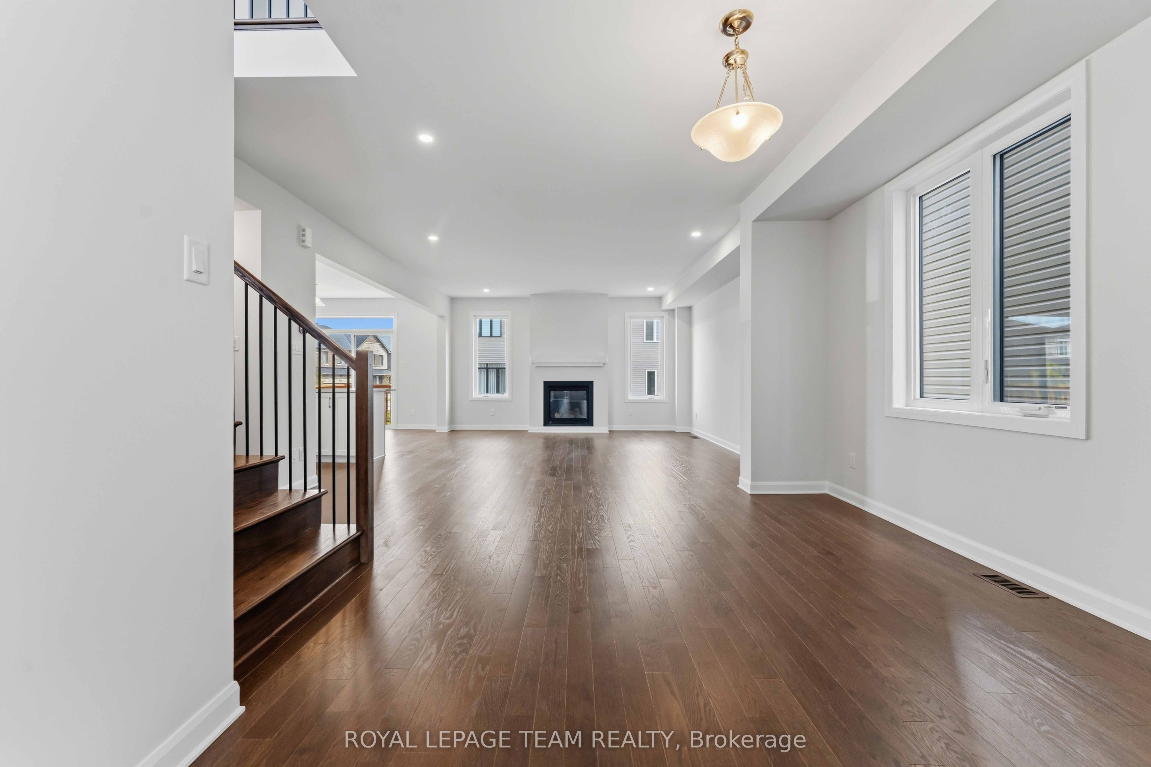 920 Locomotion Lane, Kanata, ON K2V 0V3 photo 4