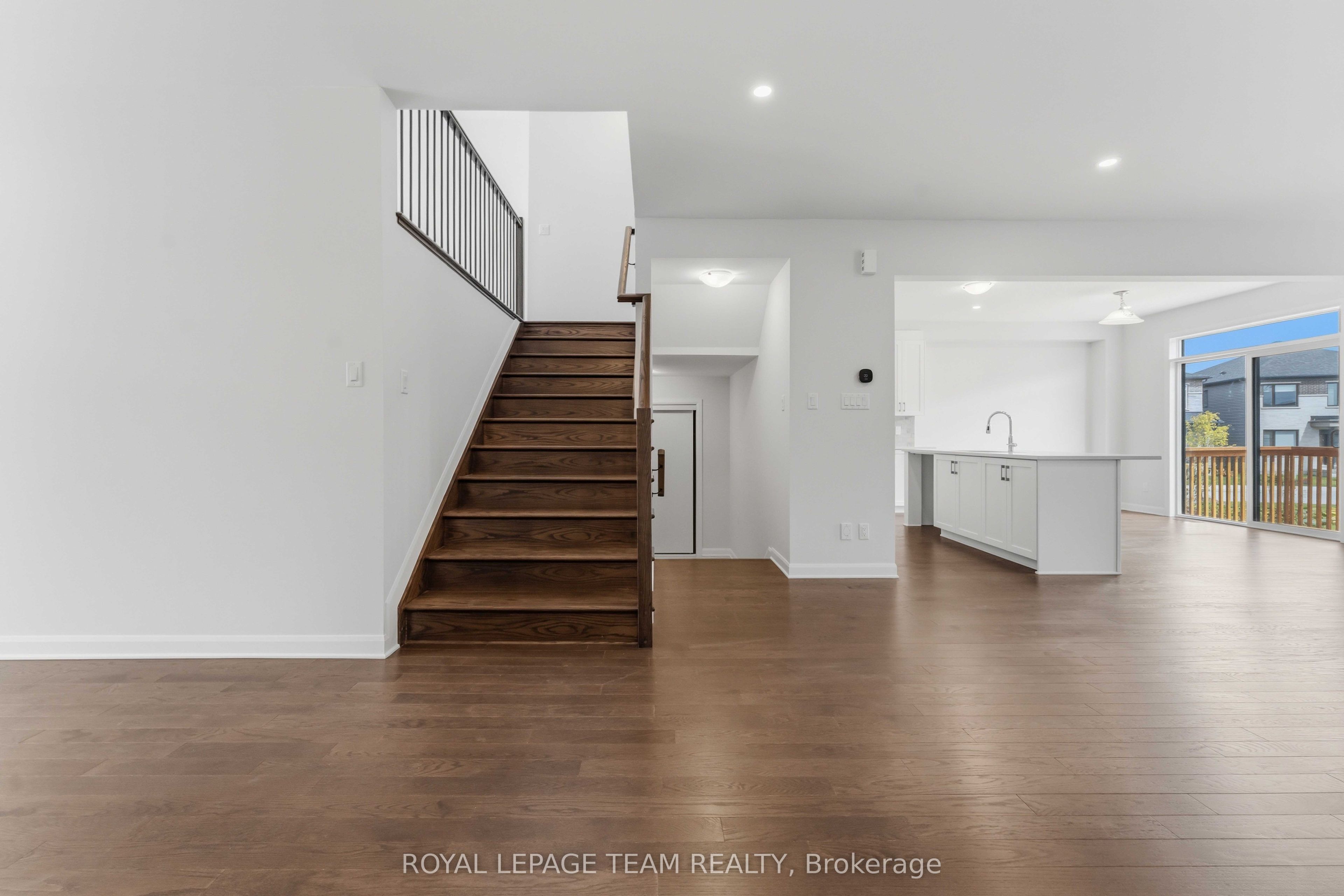 920 Locomotion Lane, Kanata, ON K2V 0V3 photo 5