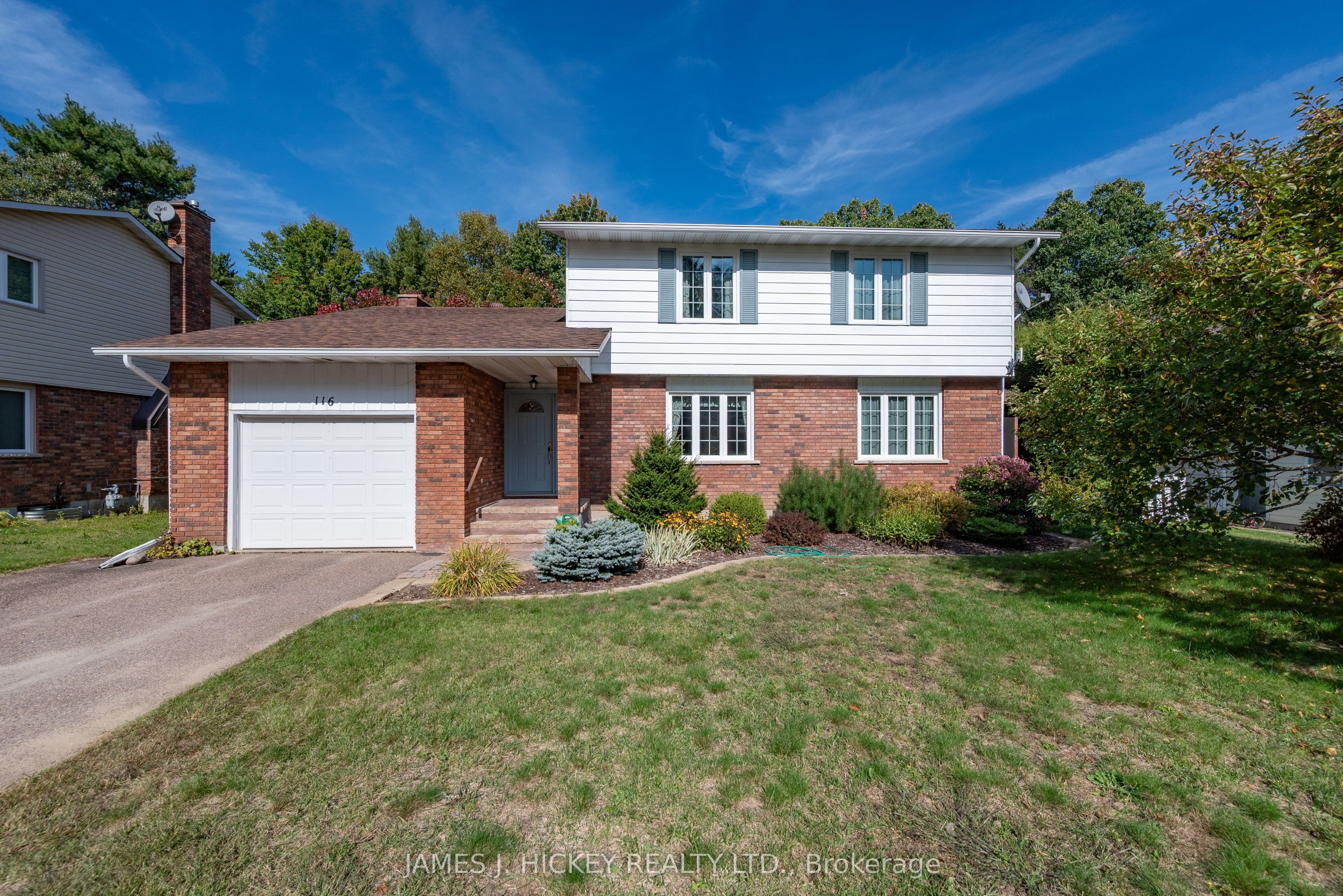 116 Frontenac Crescent, Deep River, ON K0J 1P0