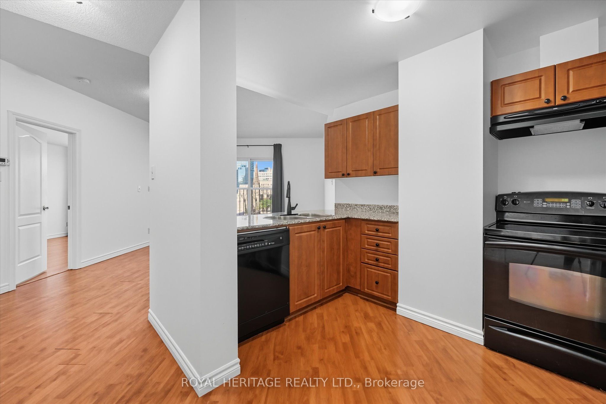 135 James Street S 615, Hamilton, ON L8P 2Z6 photo 3