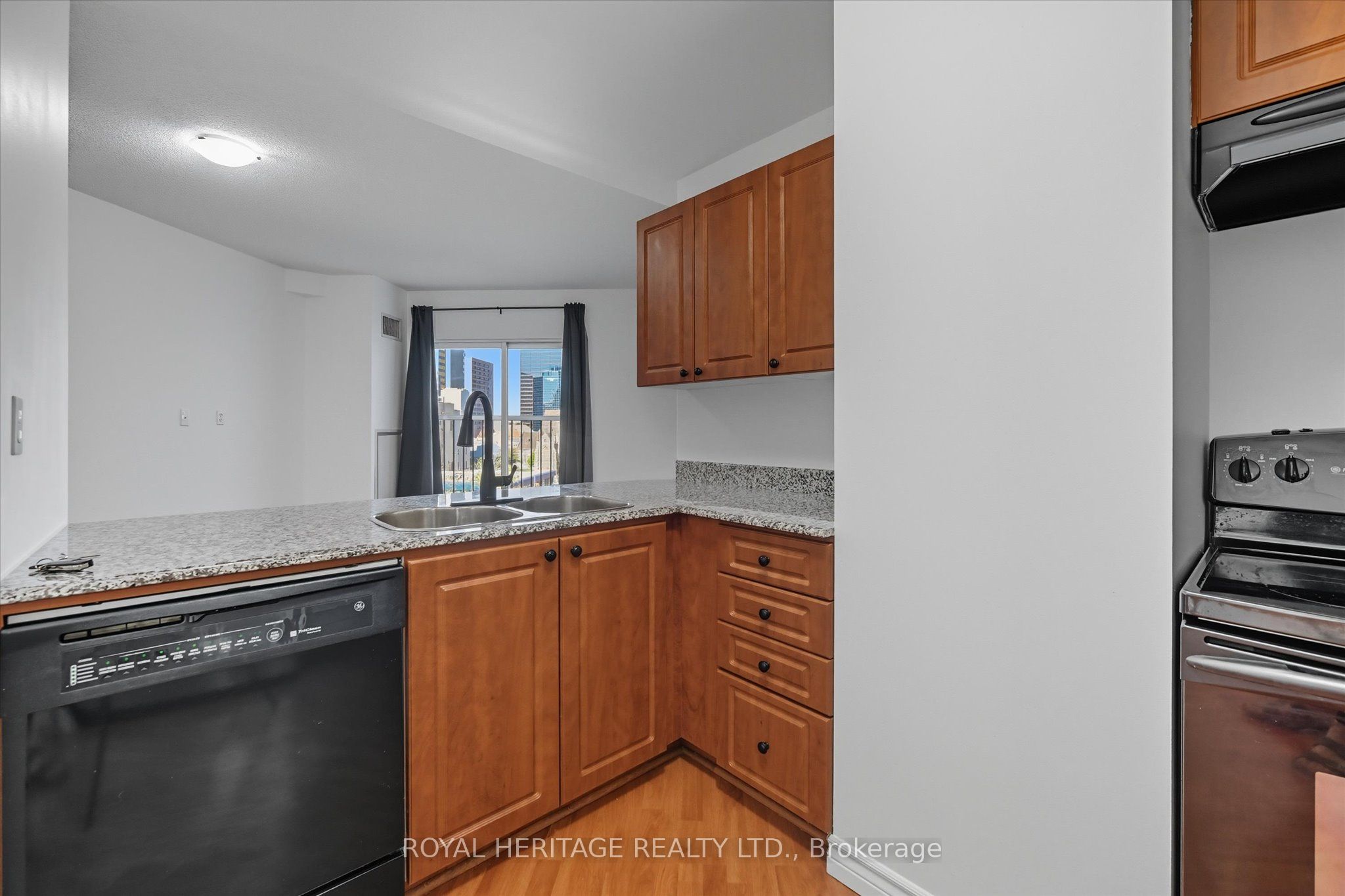 135 James Street S 615, Hamilton, ON L8P 2Z6 photo 5