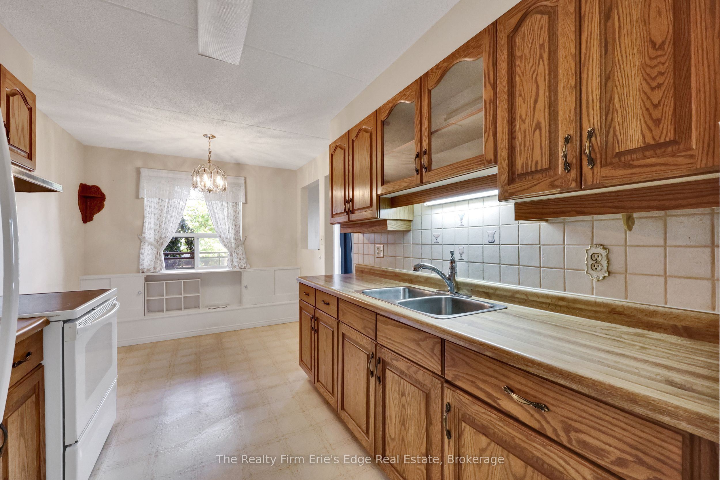 75 Bridge Street E 206, Tillsonburg, ON N4G 1T1 photo 2