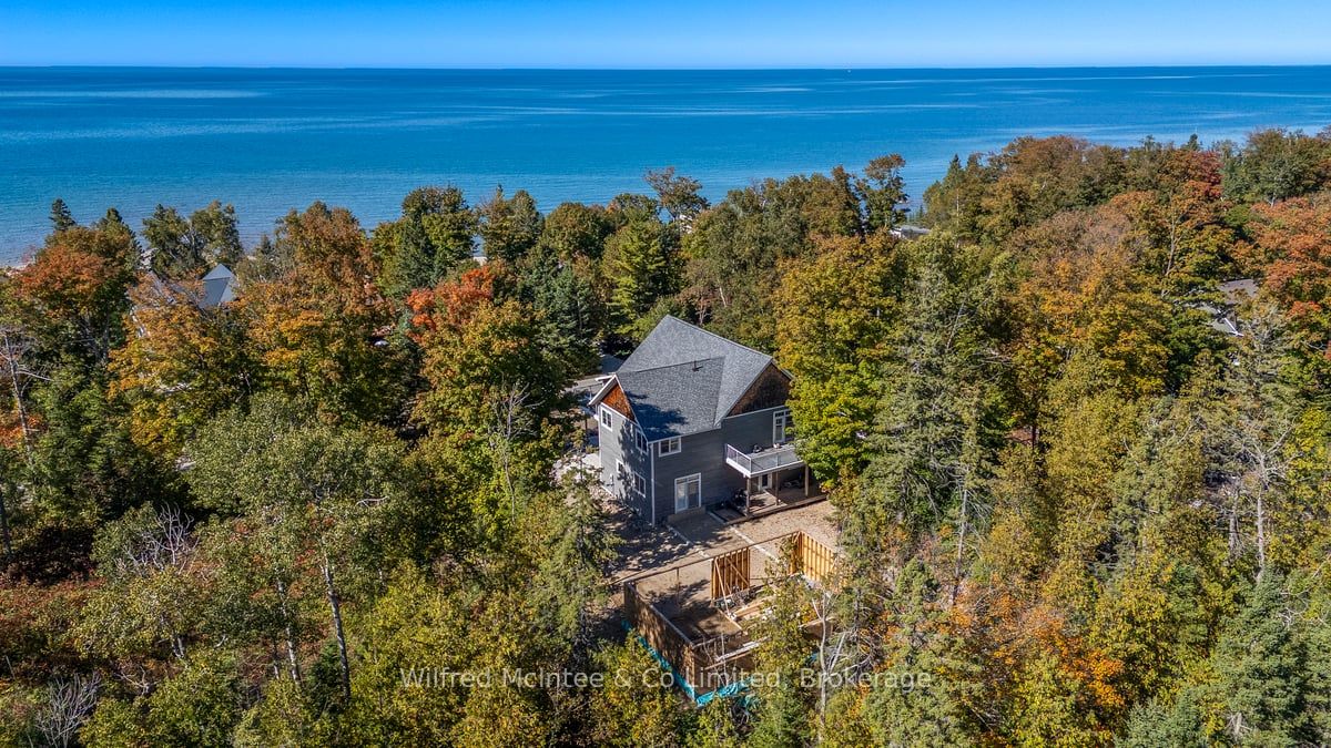 545 Eckford Avenue, Saugeen Shores, ON N0H 2L0 photo 2