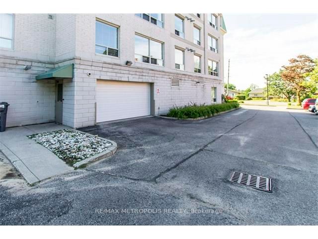 405 Erb Street W 305, Waterloo, ON N2L 1W7 photo 3