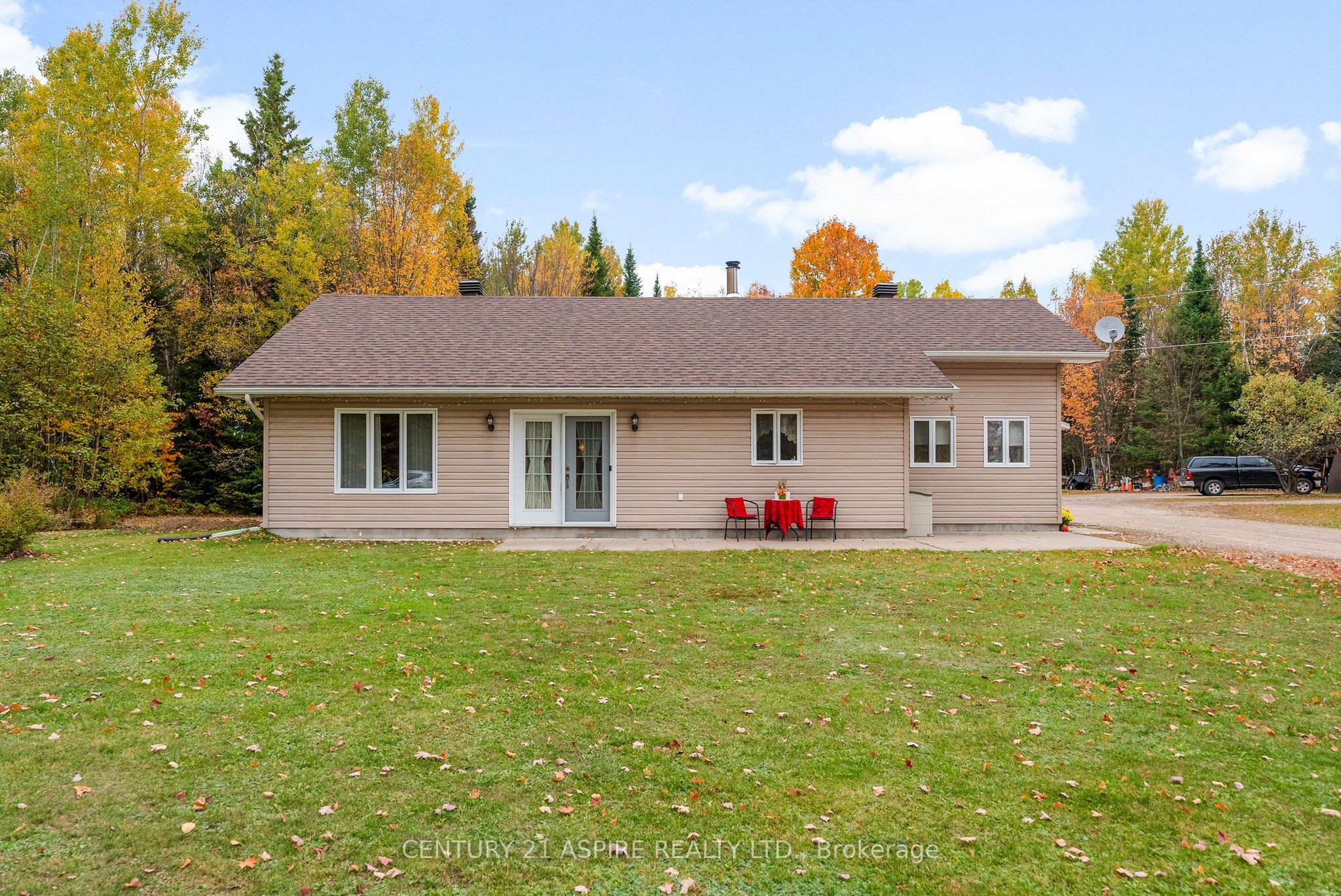 33 Micks Road, Madawaska Valley, ON K0J 1L0