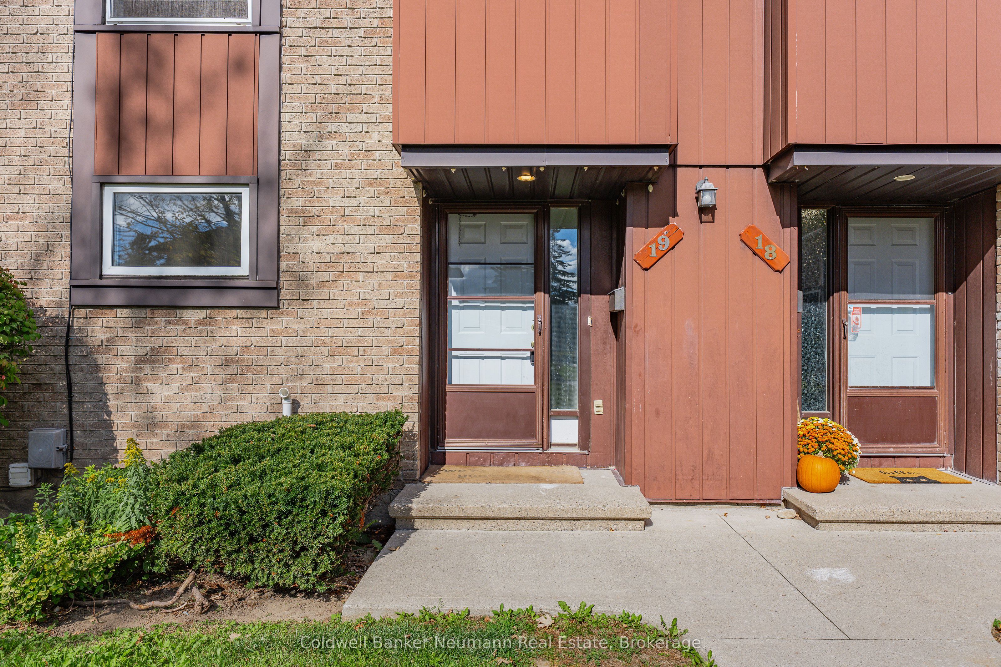 539 Willow Road 19, Guelph, ON N1H 7G3