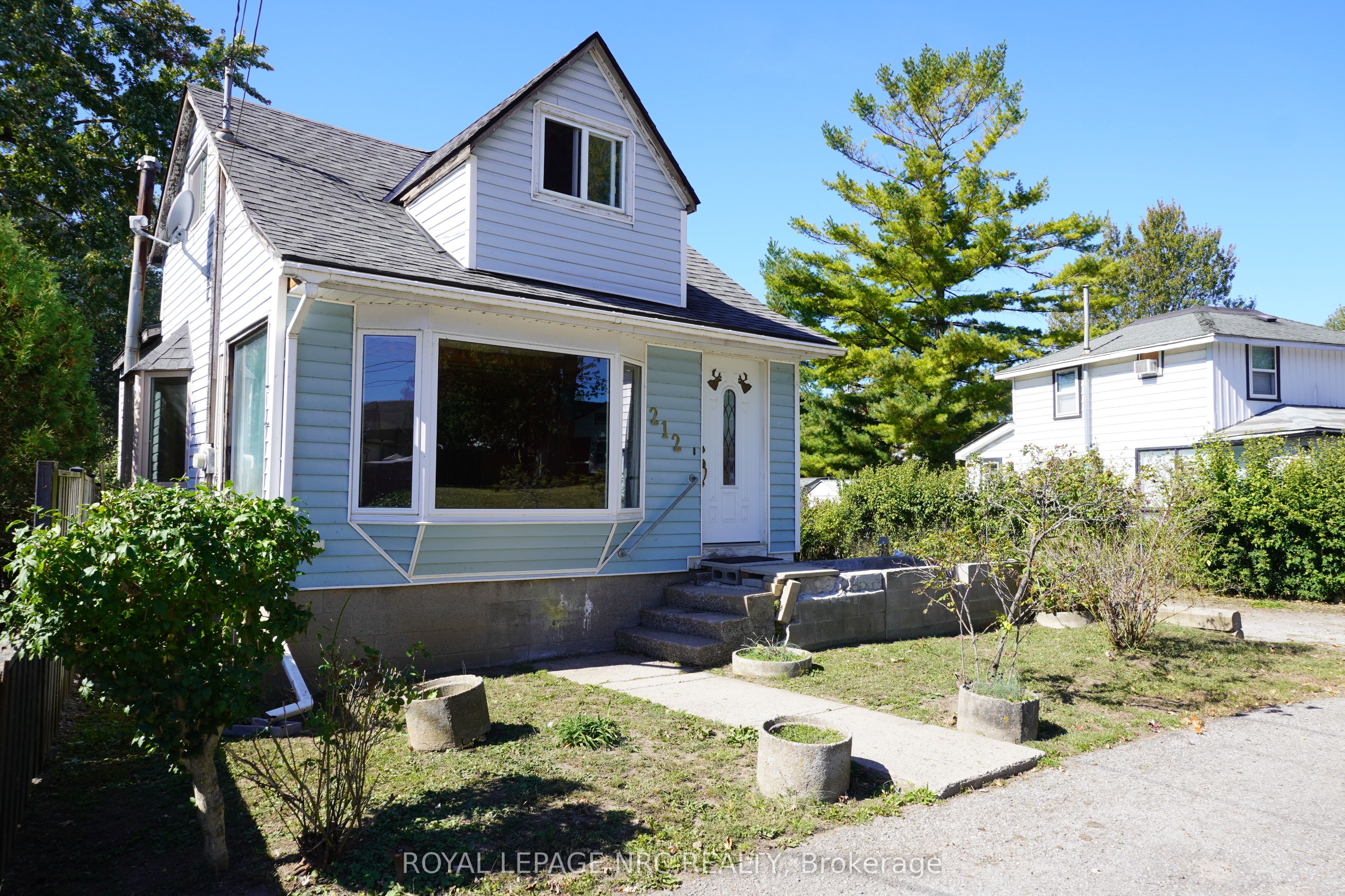 212 Lincoln Road W, Fort Erie, ON L0S 1B0 photo 3