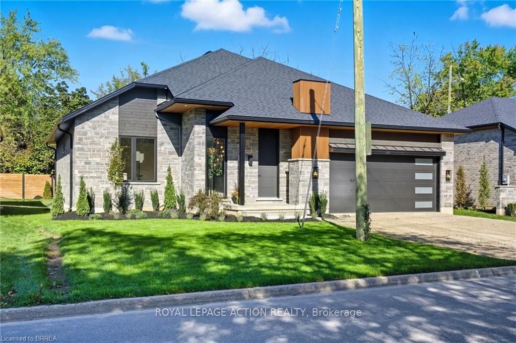 141 Parkside Drive, Brantford, ON N3T 0S9
