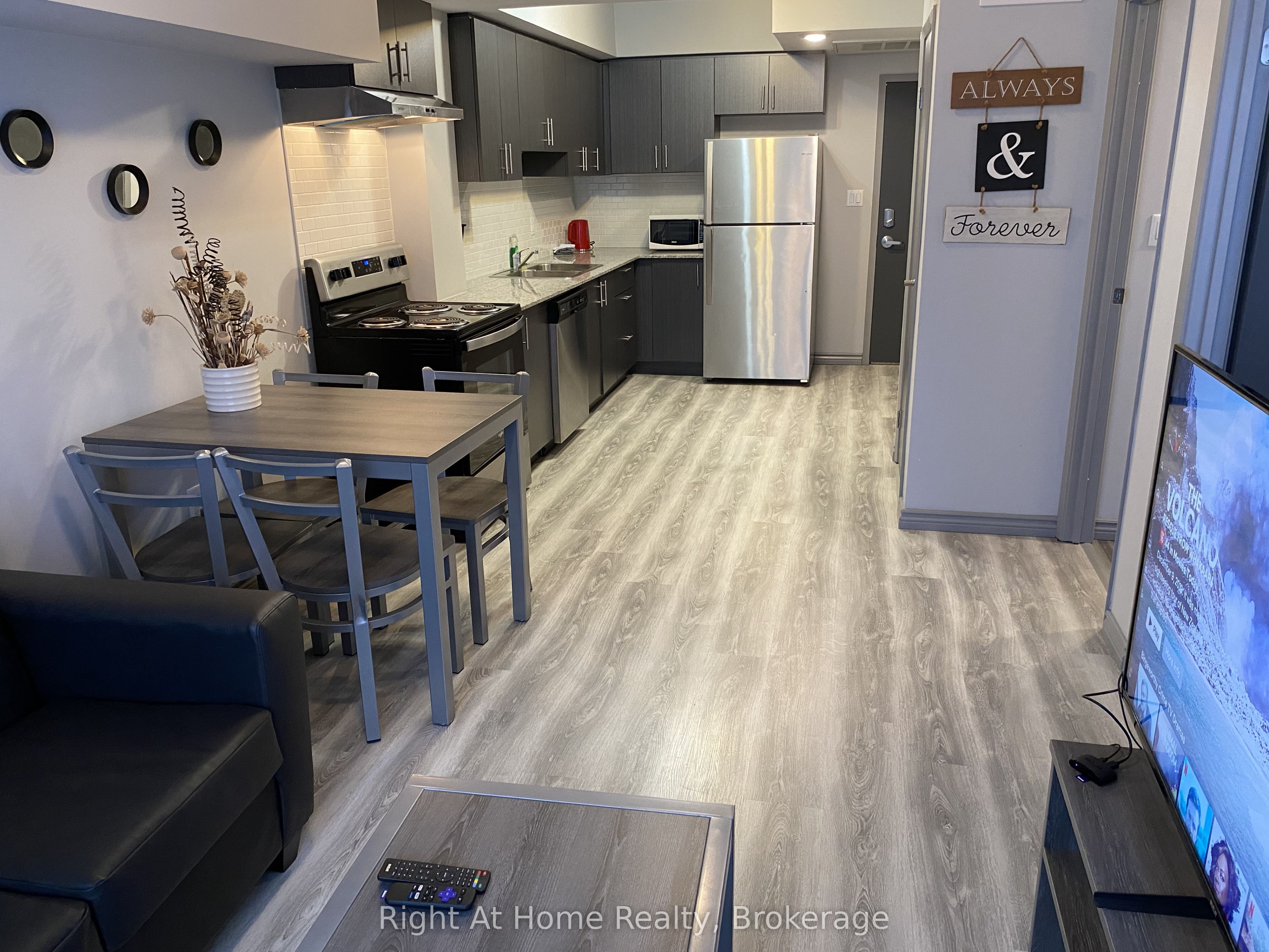275 LARCH Street F202, Waterloo, ON N2L 0J3 photo 2
