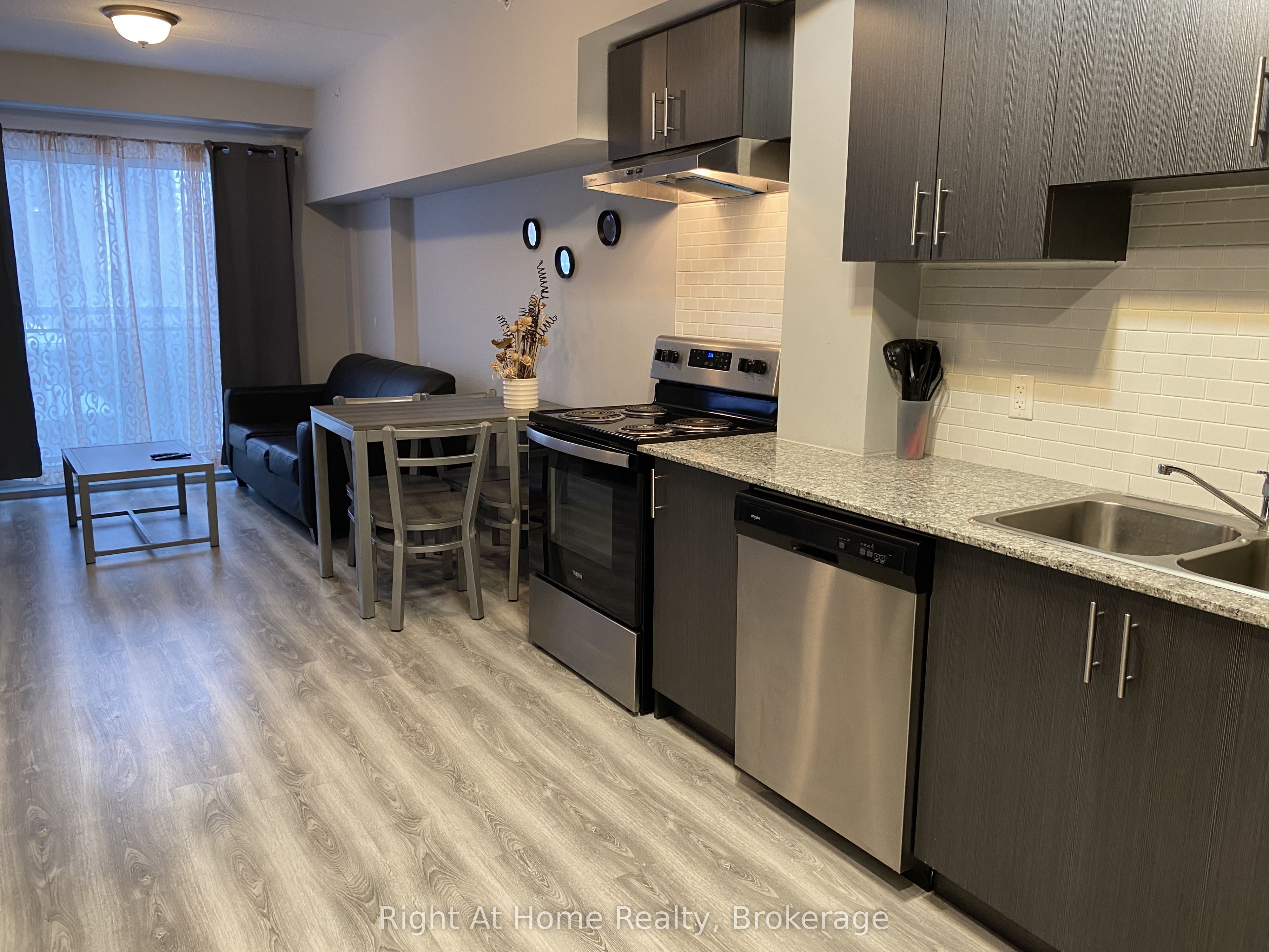 275 LARCH Street F202, Waterloo, ON N2L 0J3 photo 3