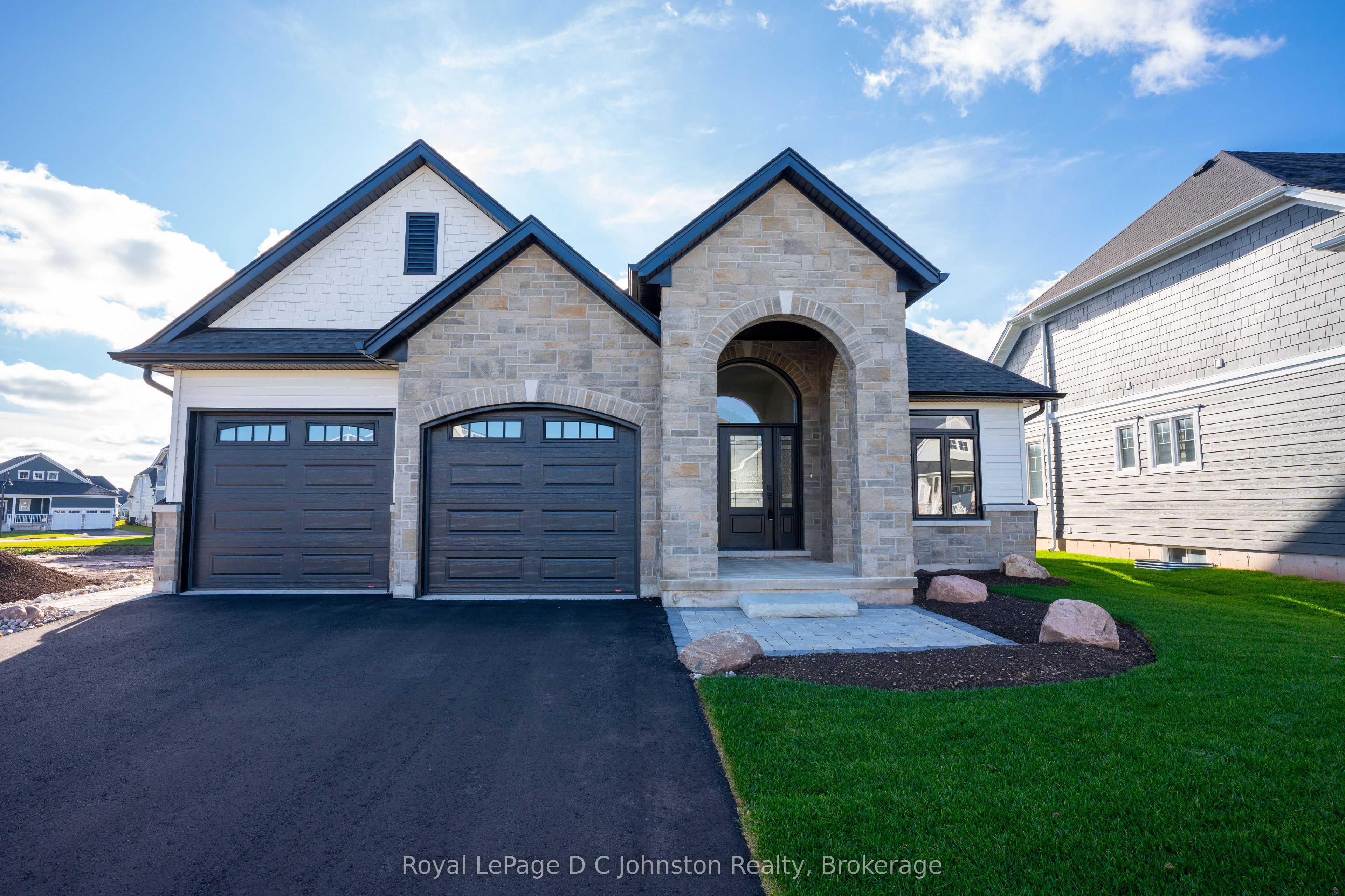 546 ALGONQUIN Trail, Georgian Bluffs, ON N0H 1S0