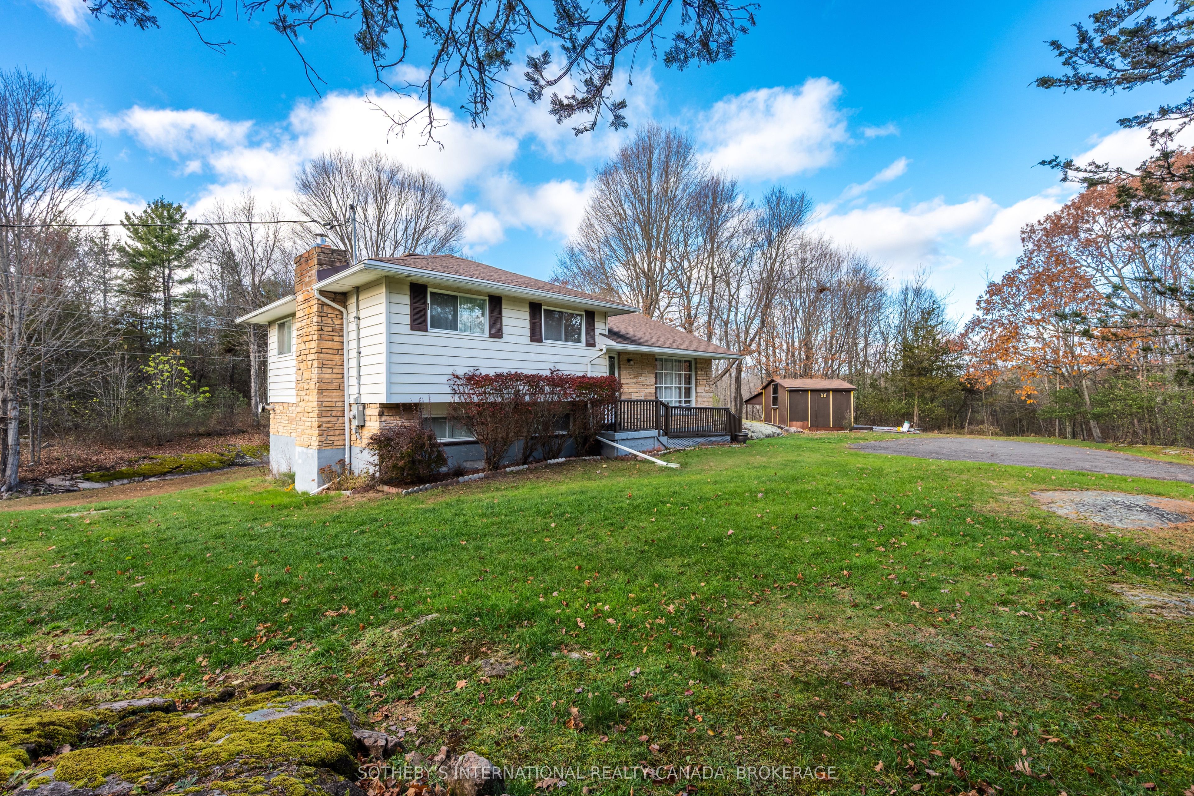 638 Thousand Islands Pky Parkway, Front of Leeds & Seeleys Bay, ON K0E 1L0 photo 2