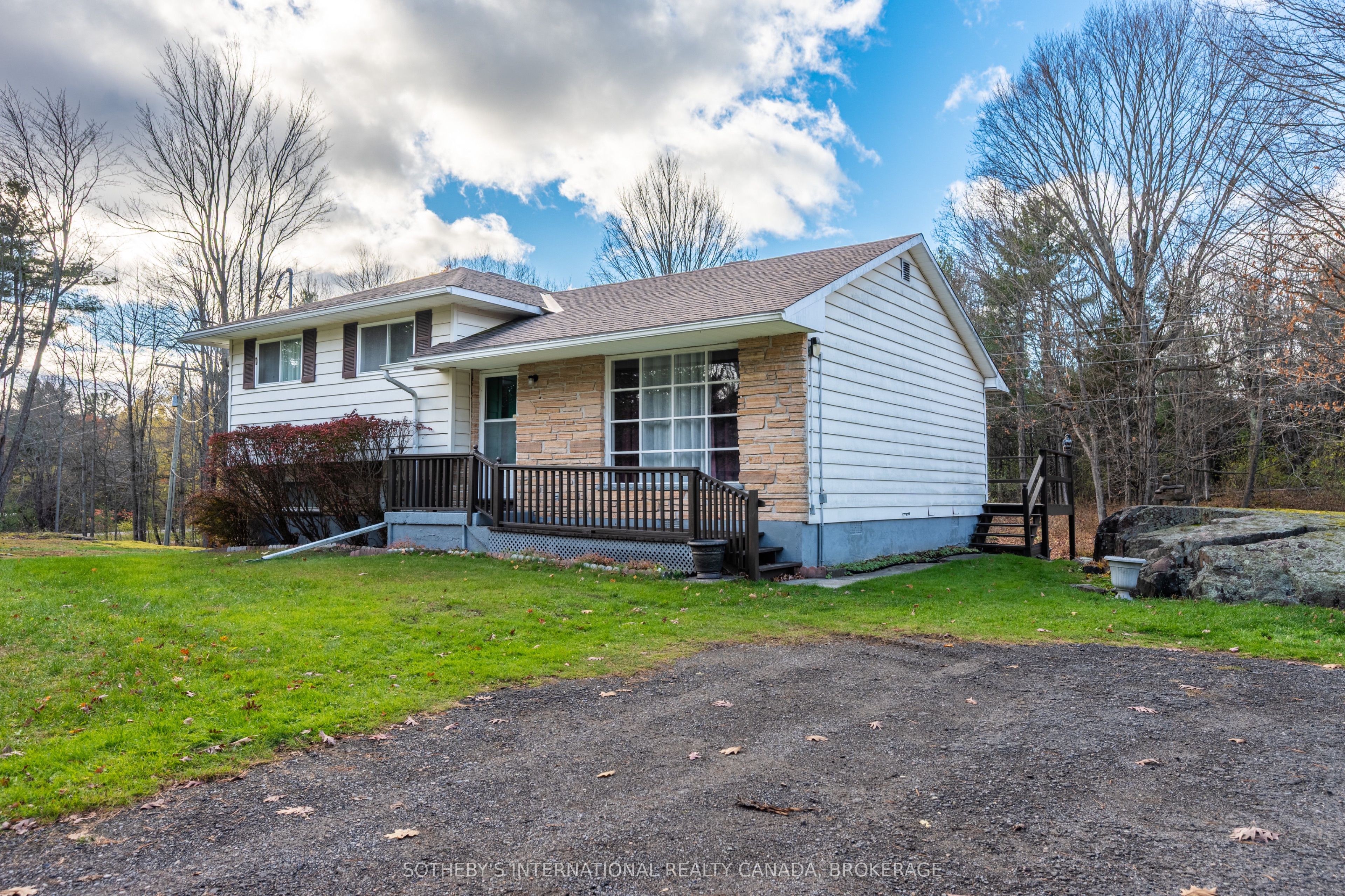 638 Thousand Islands Pky Parkway, Front of Leeds & Seeleys Bay, ON K0E 1L0 photo 4