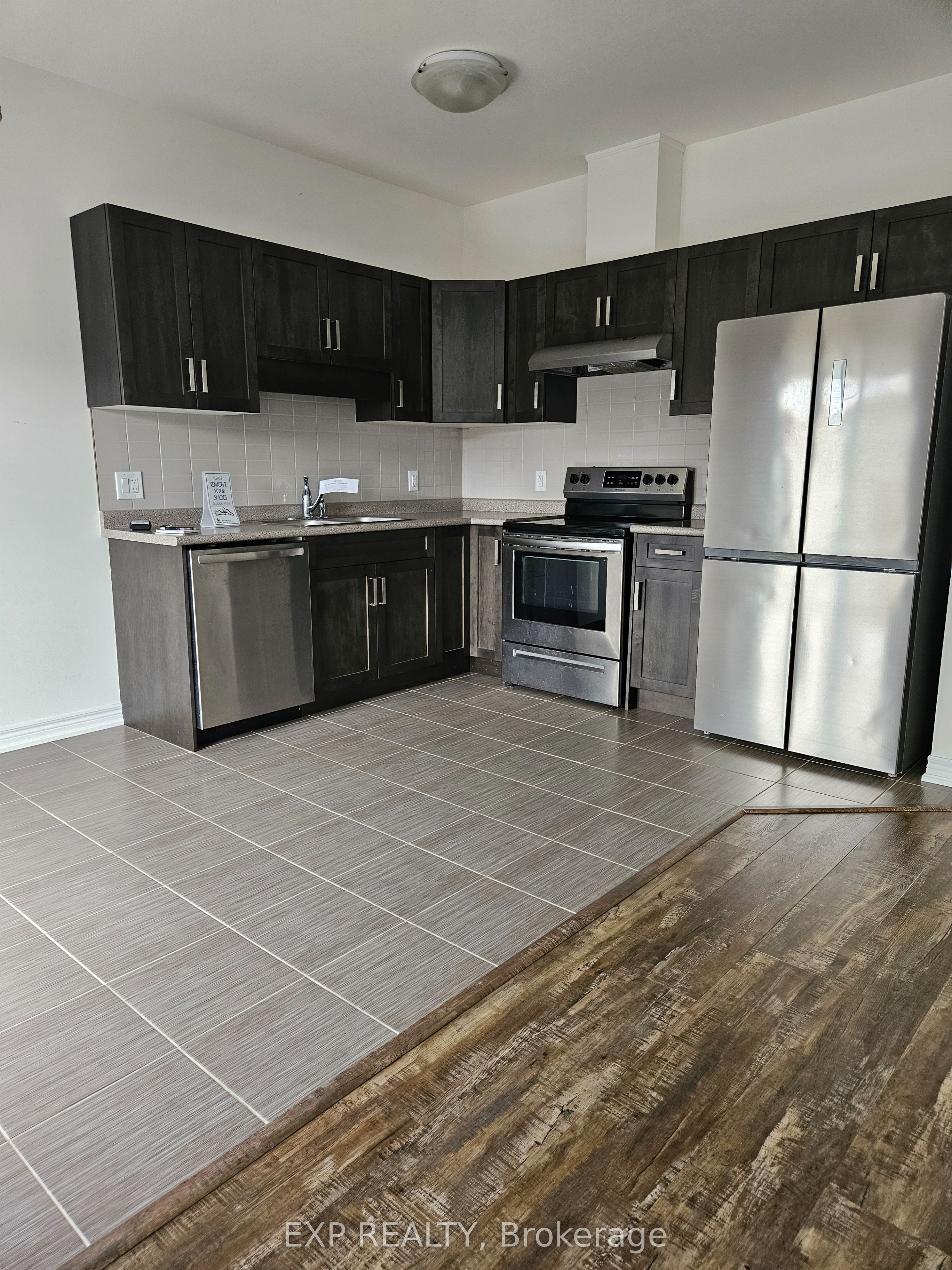 180 SUNFLOWER Place, Welland, ON L3C 0H9 photo 2