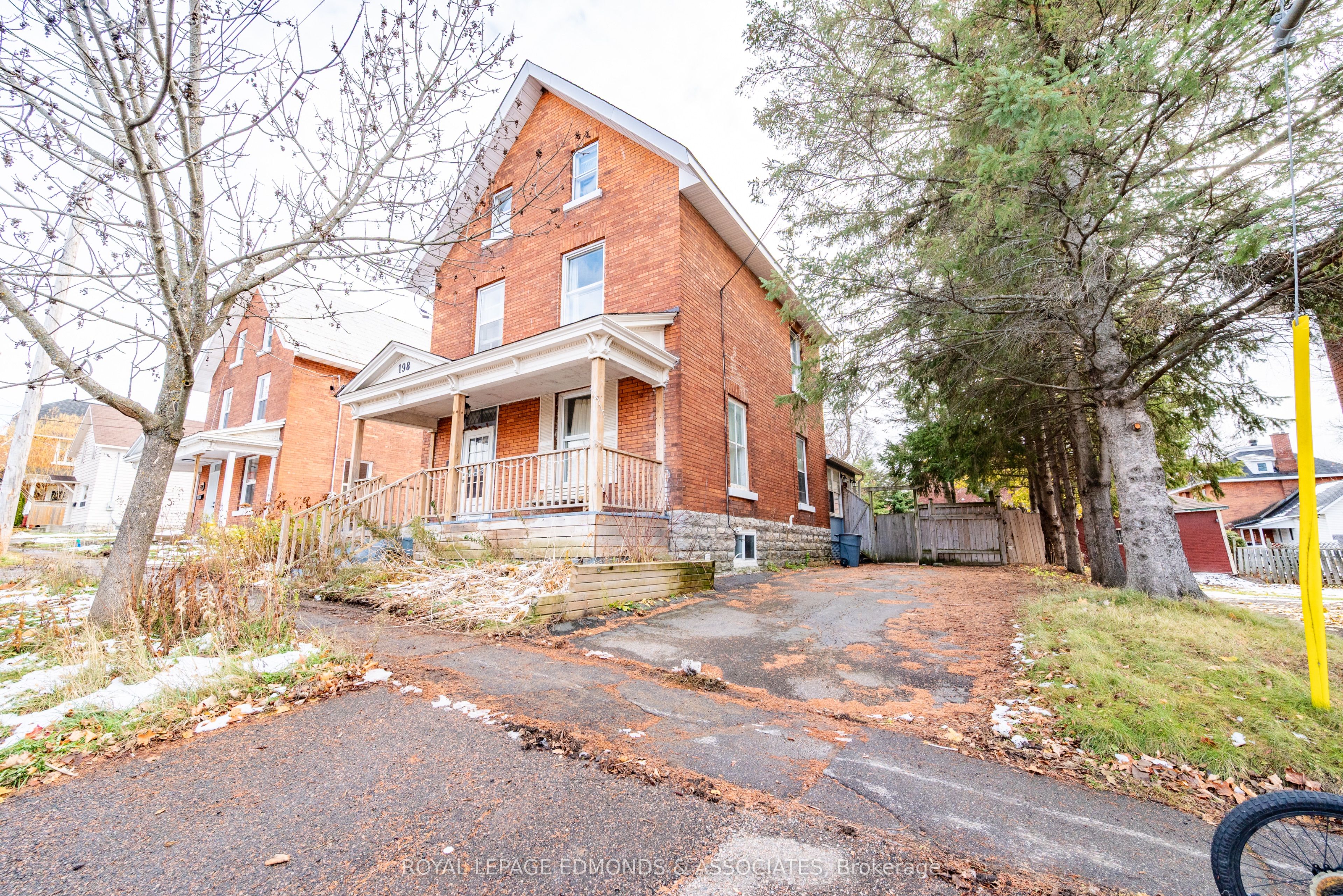198 Mcallister Street, Pembroke, ON K8A 3G2 photo 2