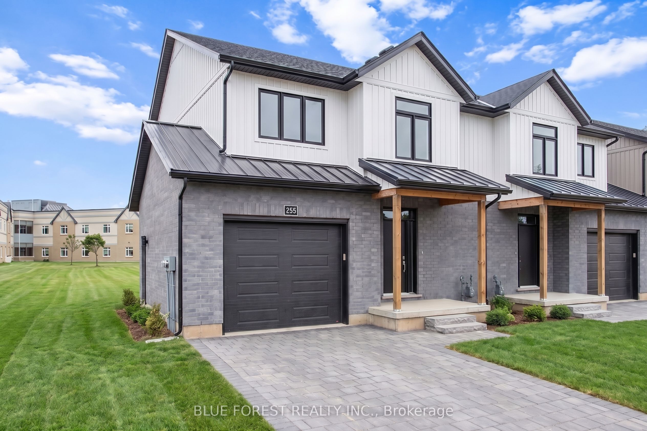 245 McTavish Street, Strathroy-Caradoc, ON N7G 3K5 photo 2
