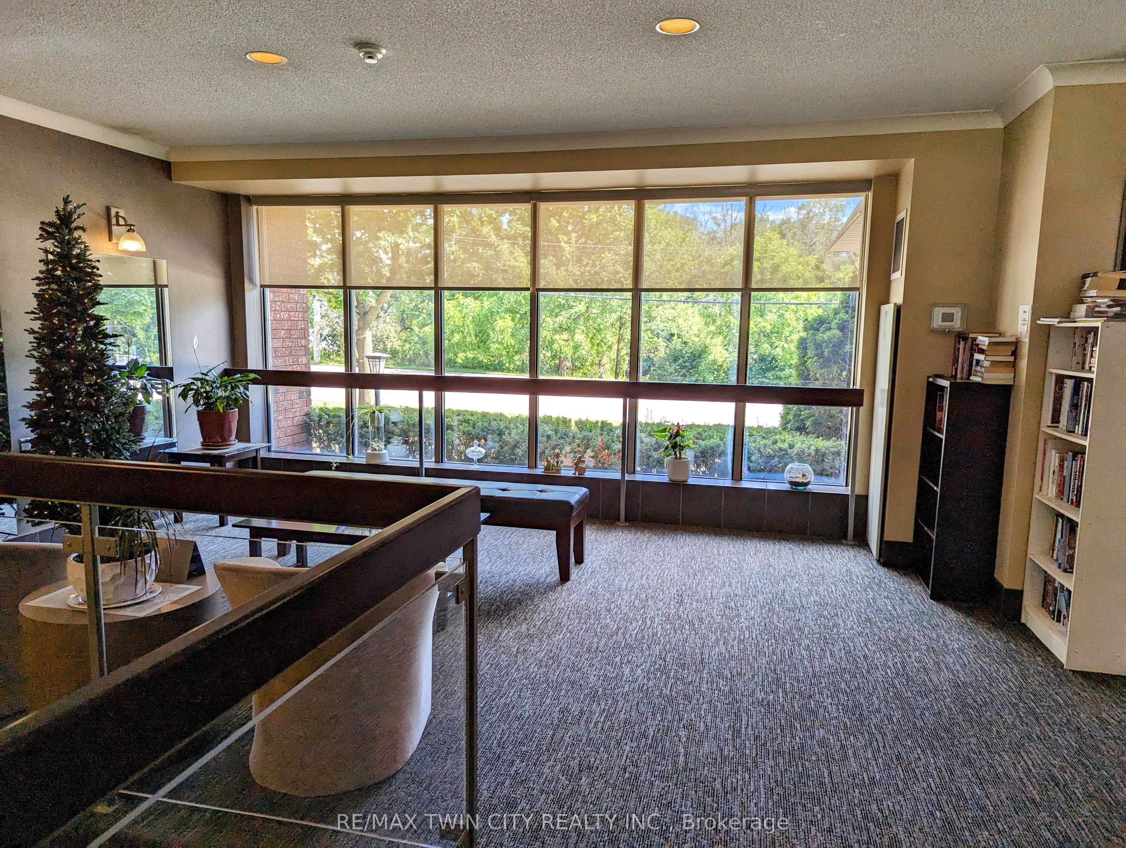 300 Keats Way 407, Waterloo, ON N2L 6E6 photo 4
