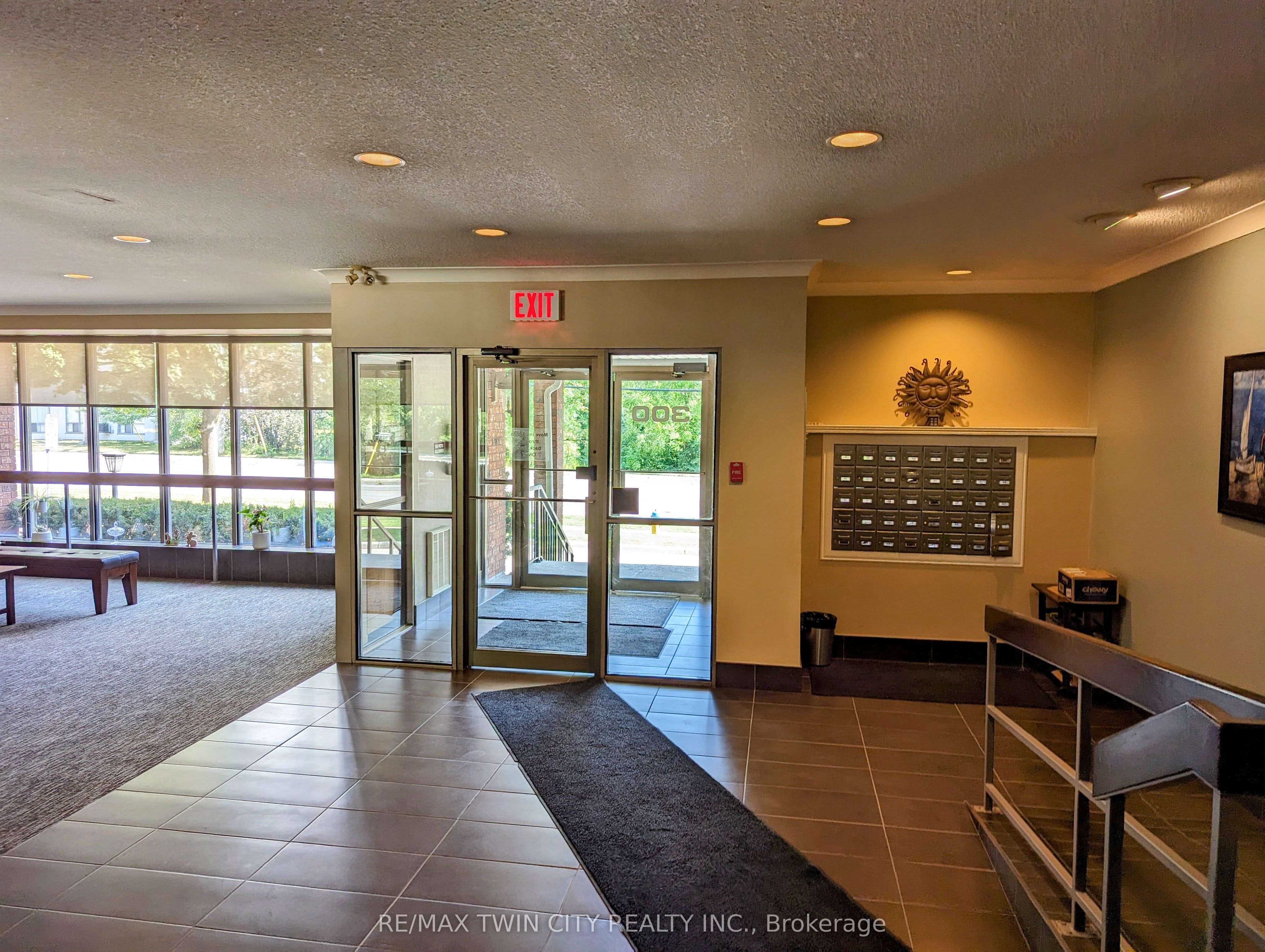 300 Keats Way 407, Waterloo, ON N2L 6E6 photo 5