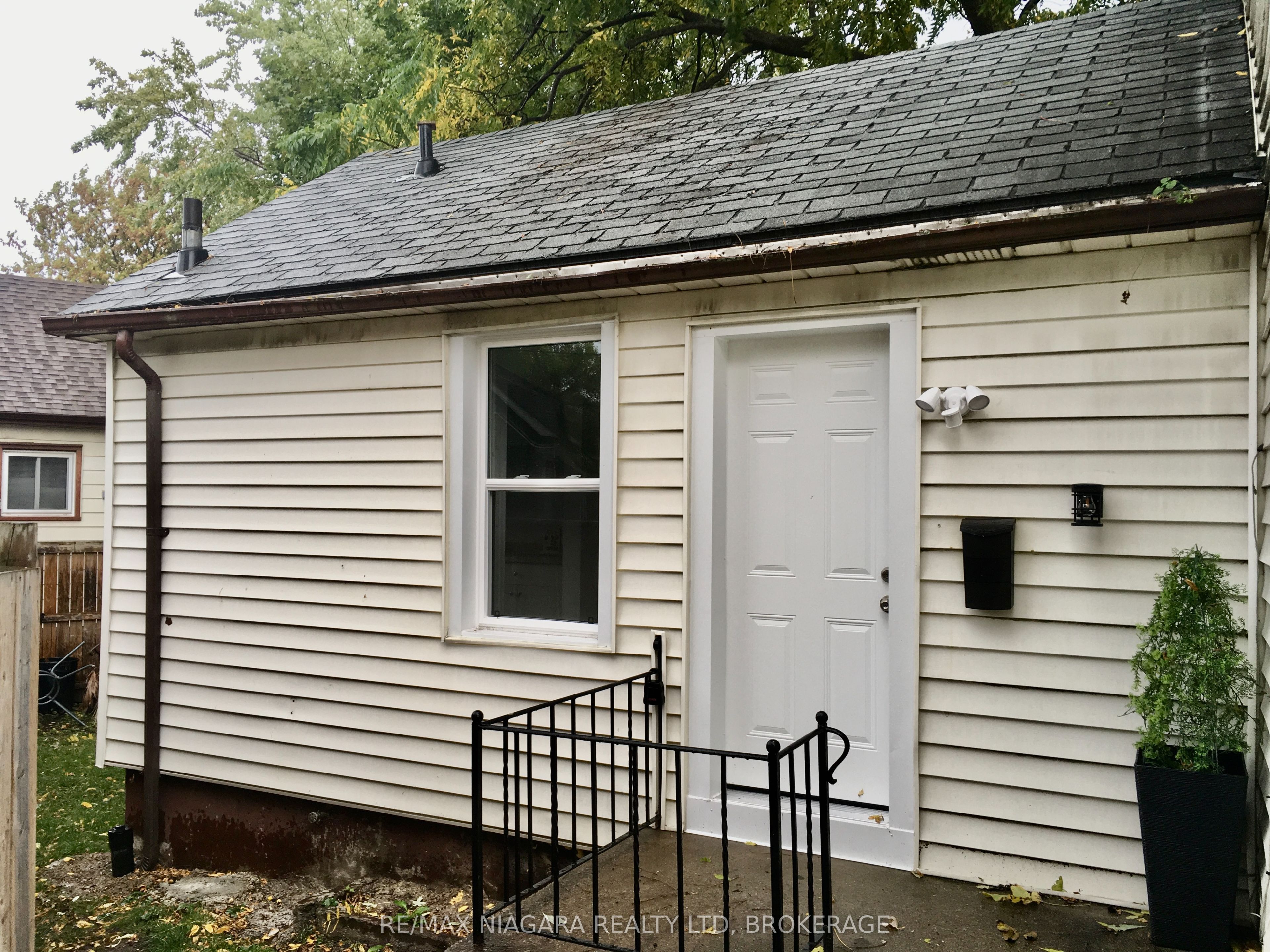163 Welland Avenue Rear Unit, St. Catharines, ON L2R 2N9 photo 2