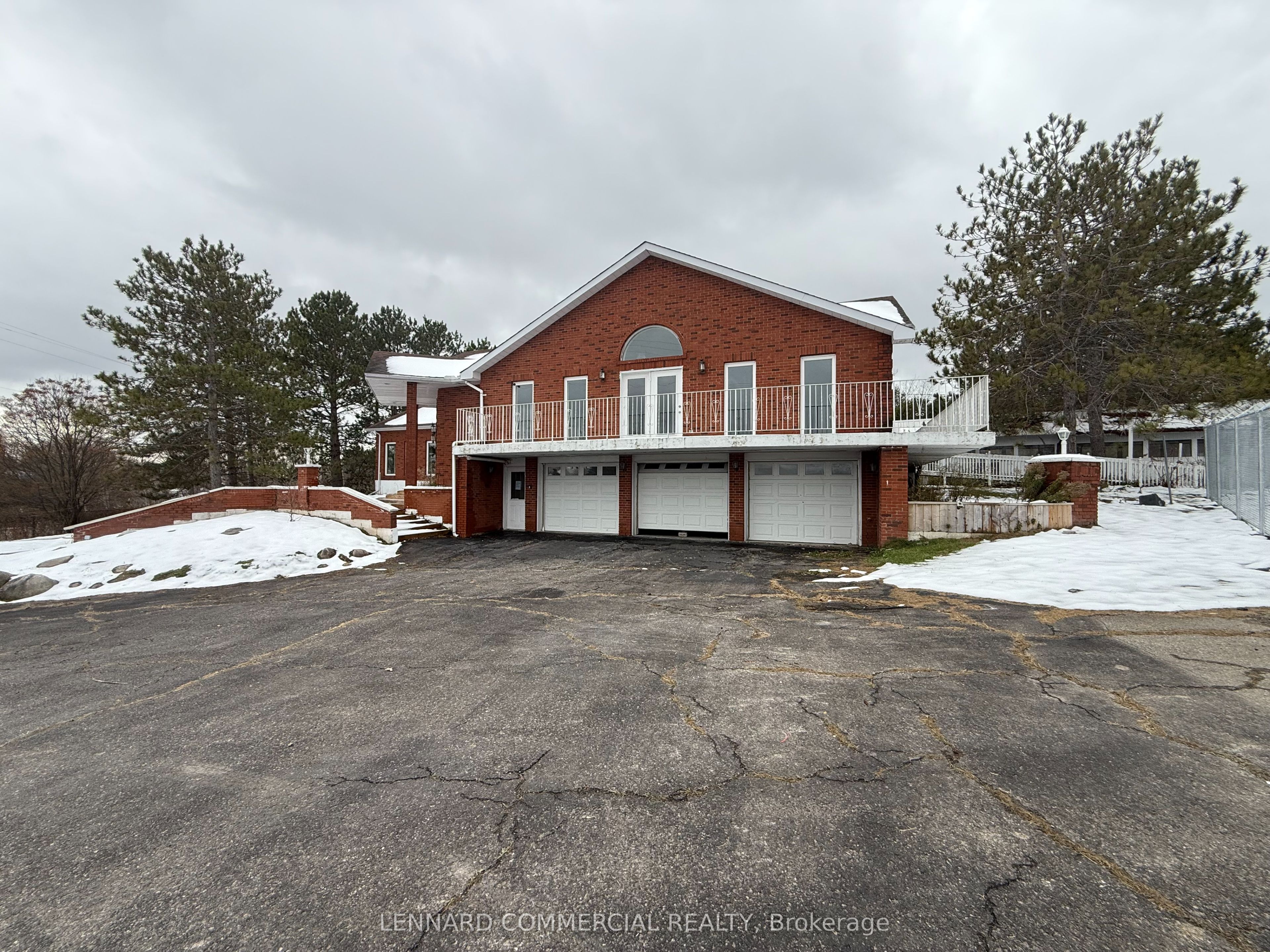 8411 RUSSELL Road, Orleans - Cumberland and Area, ON K4B 1J1 photo 2