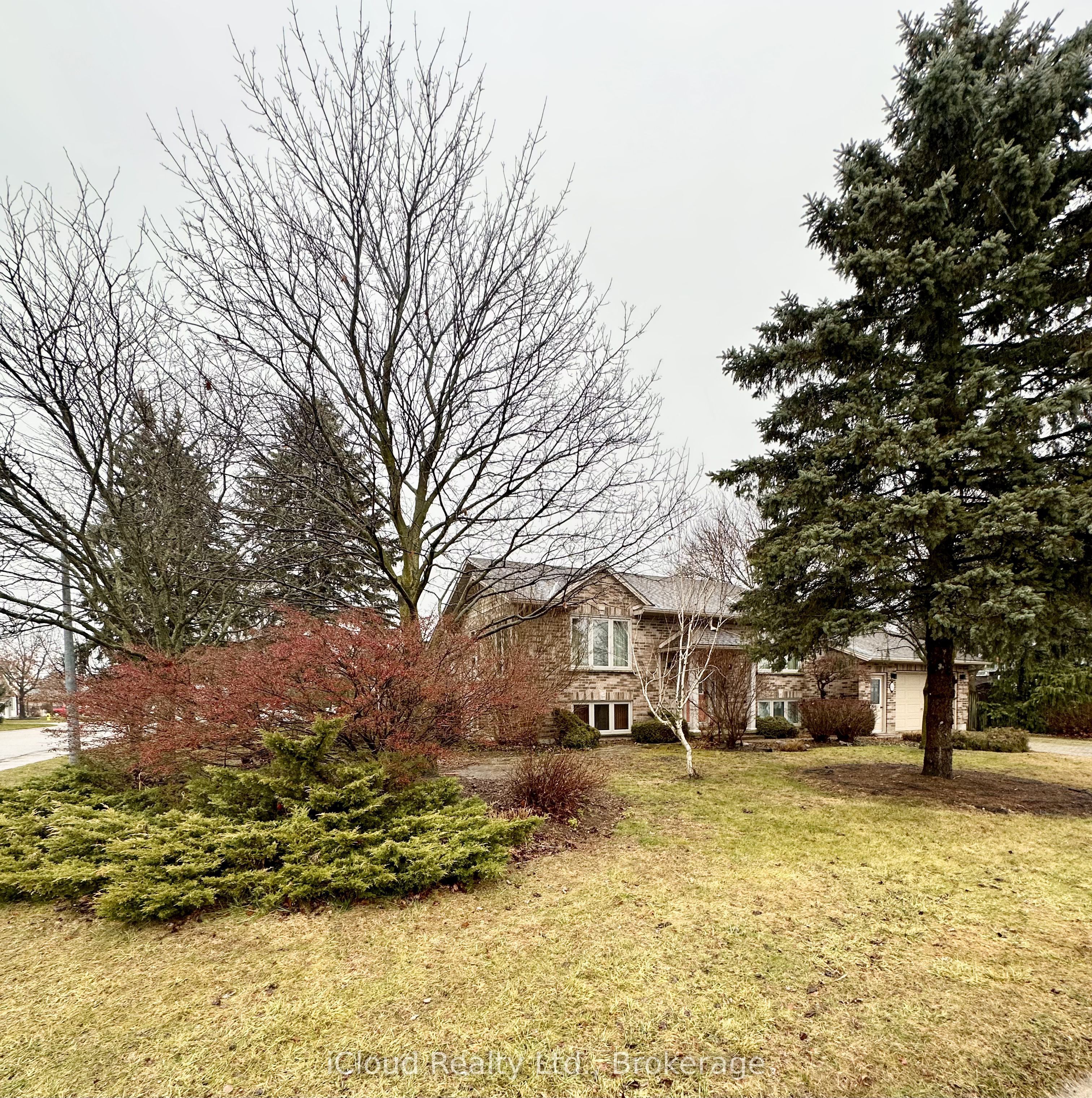 86 GLENDALE Drive E, Tillsonburg, ON N4G 1J7 photo 3