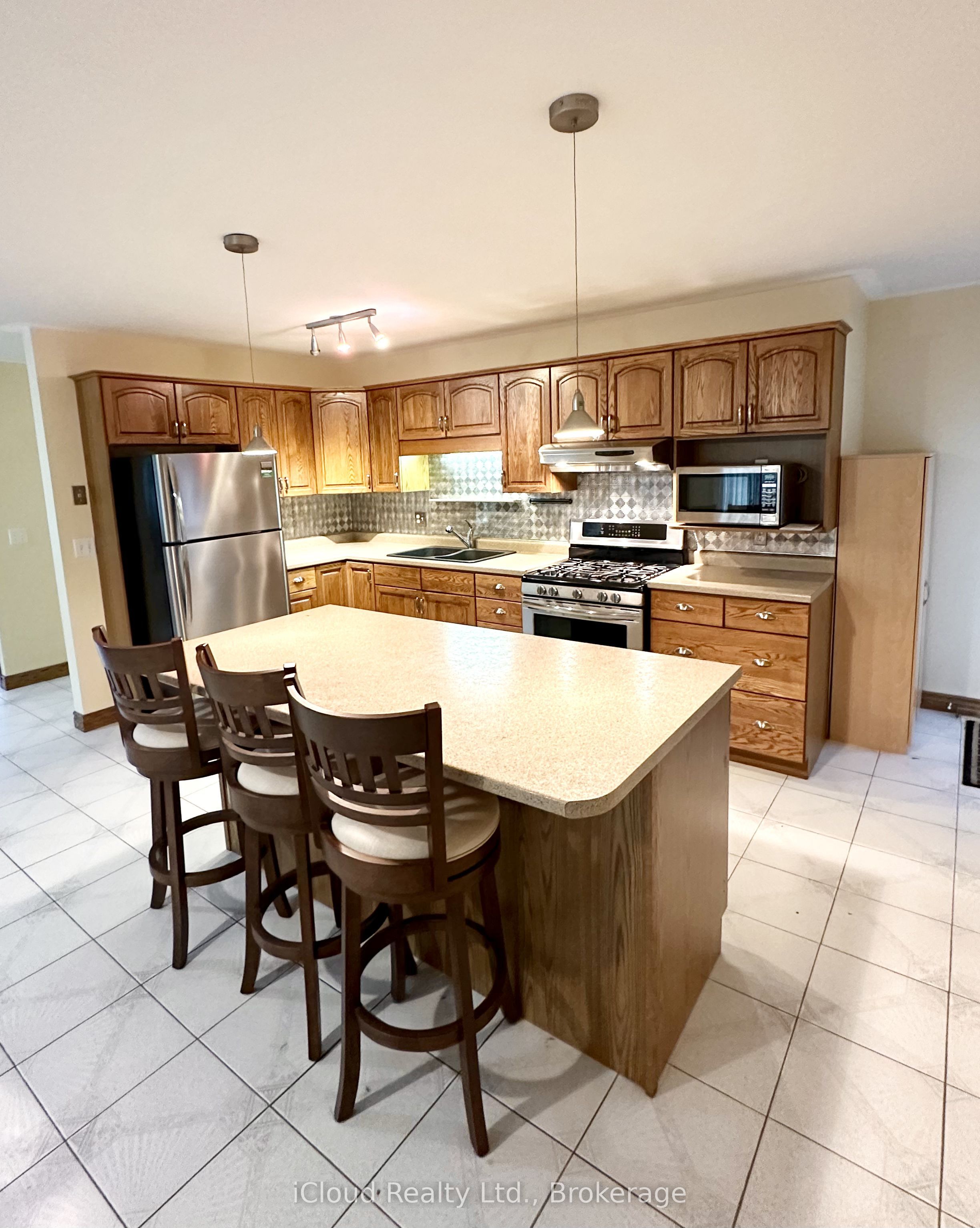 86 GLENDALE Drive E, Tillsonburg, ON N4G 1J7 photo 5
