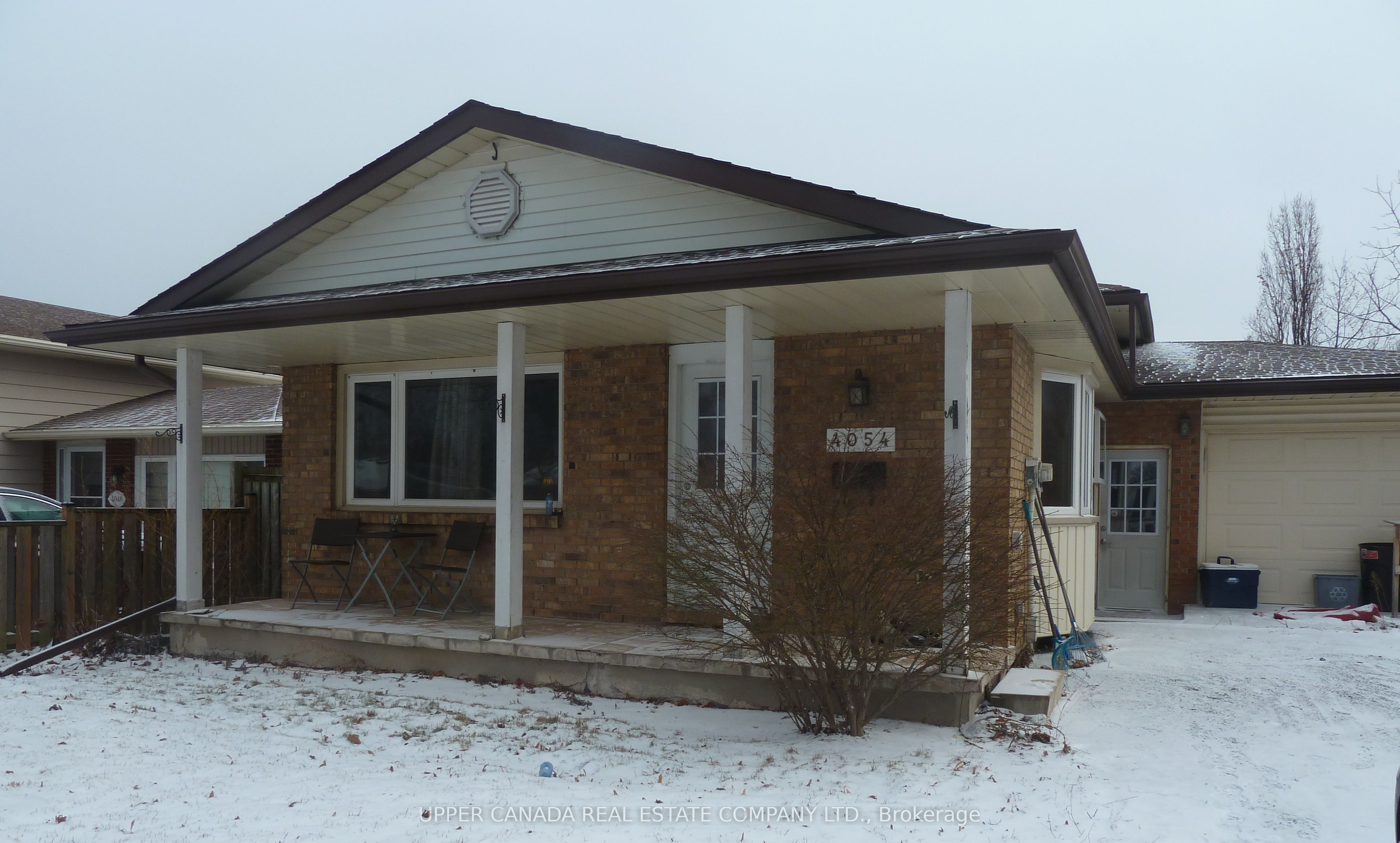 4054 Brookdale Drive, Niagara Falls, ON L2H 2B3 photo 2
