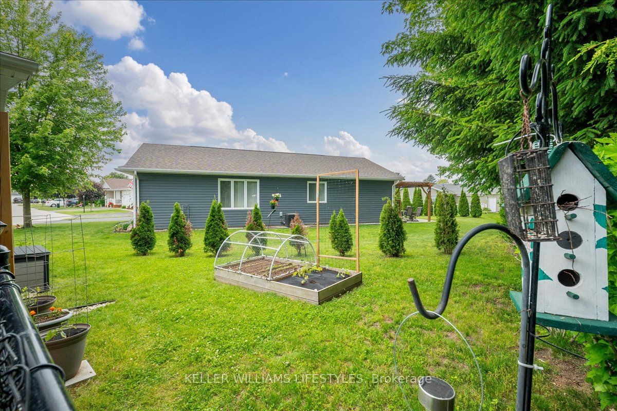 13 Kellestine Drive, Strathroy-Caradoc, ON N7G 0C5 photo 5