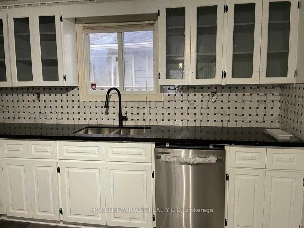 261 Country Hill Drive, Kitchener, ON N2E 2C1 photo 2