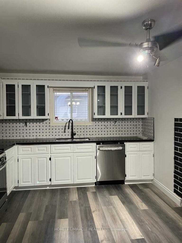 261 Country Hill Drive, Kitchener, ON N2E 2C1 photo 3
