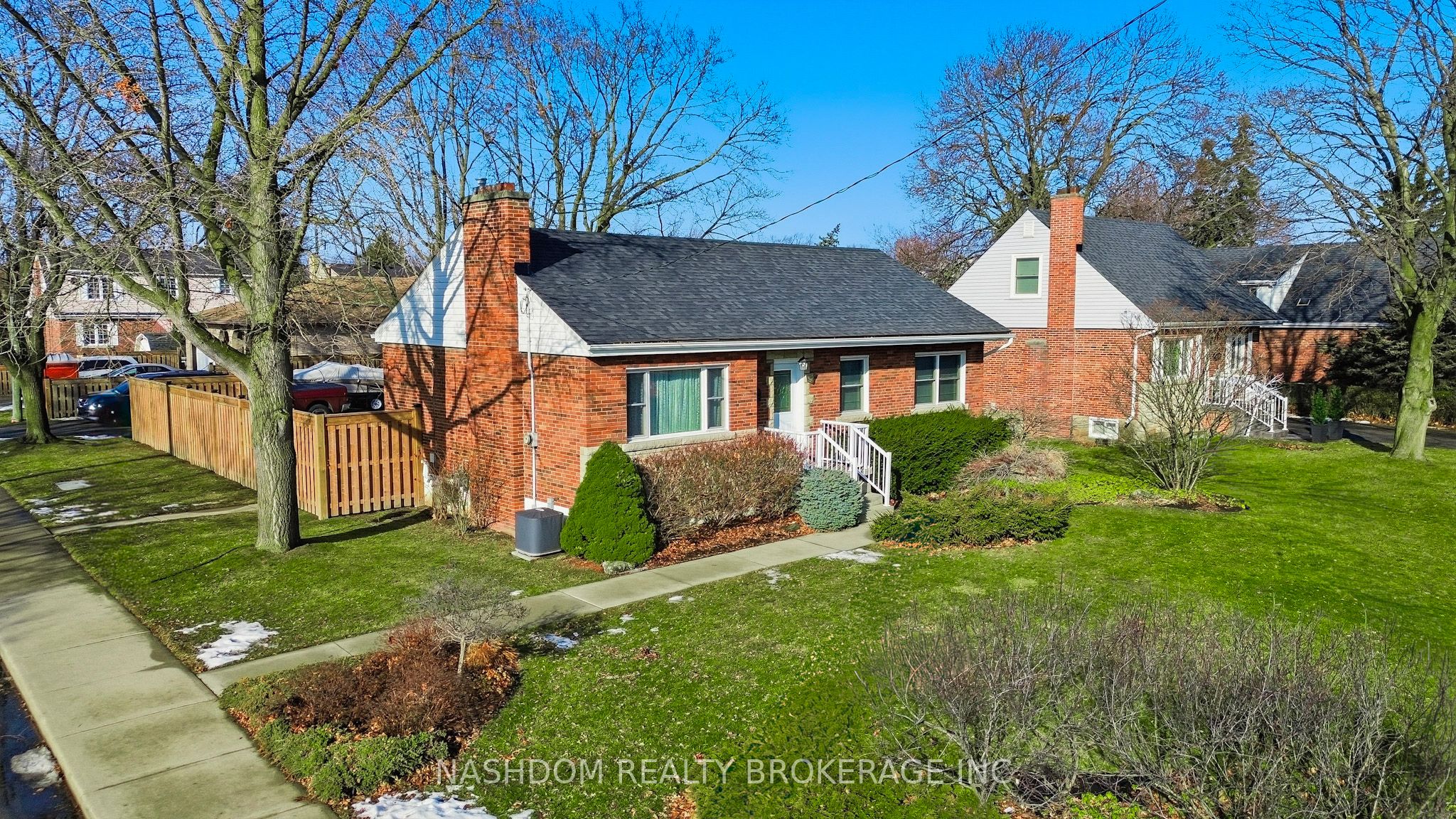 1 Bryant Court, Hamilton, ON L8K 4A9 photo 3