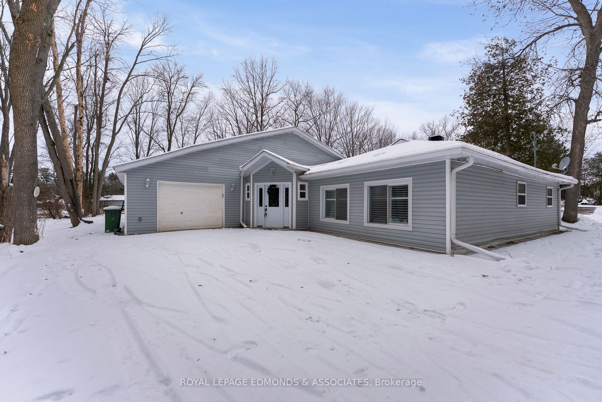 731 Francie Lane, Laurentian Valley, ON K8A 6W2