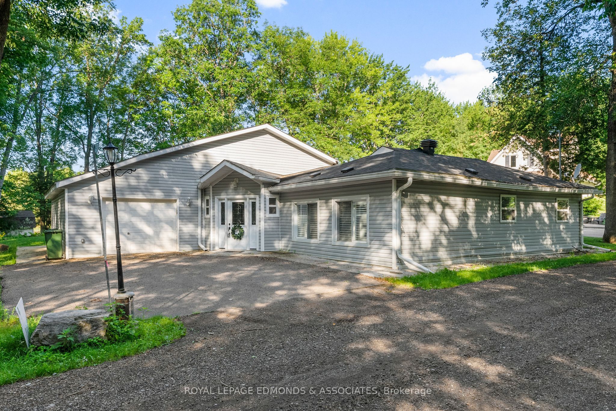 731 Francie Lane, Laurentian Valley, ON K8A 6W2 photo 3