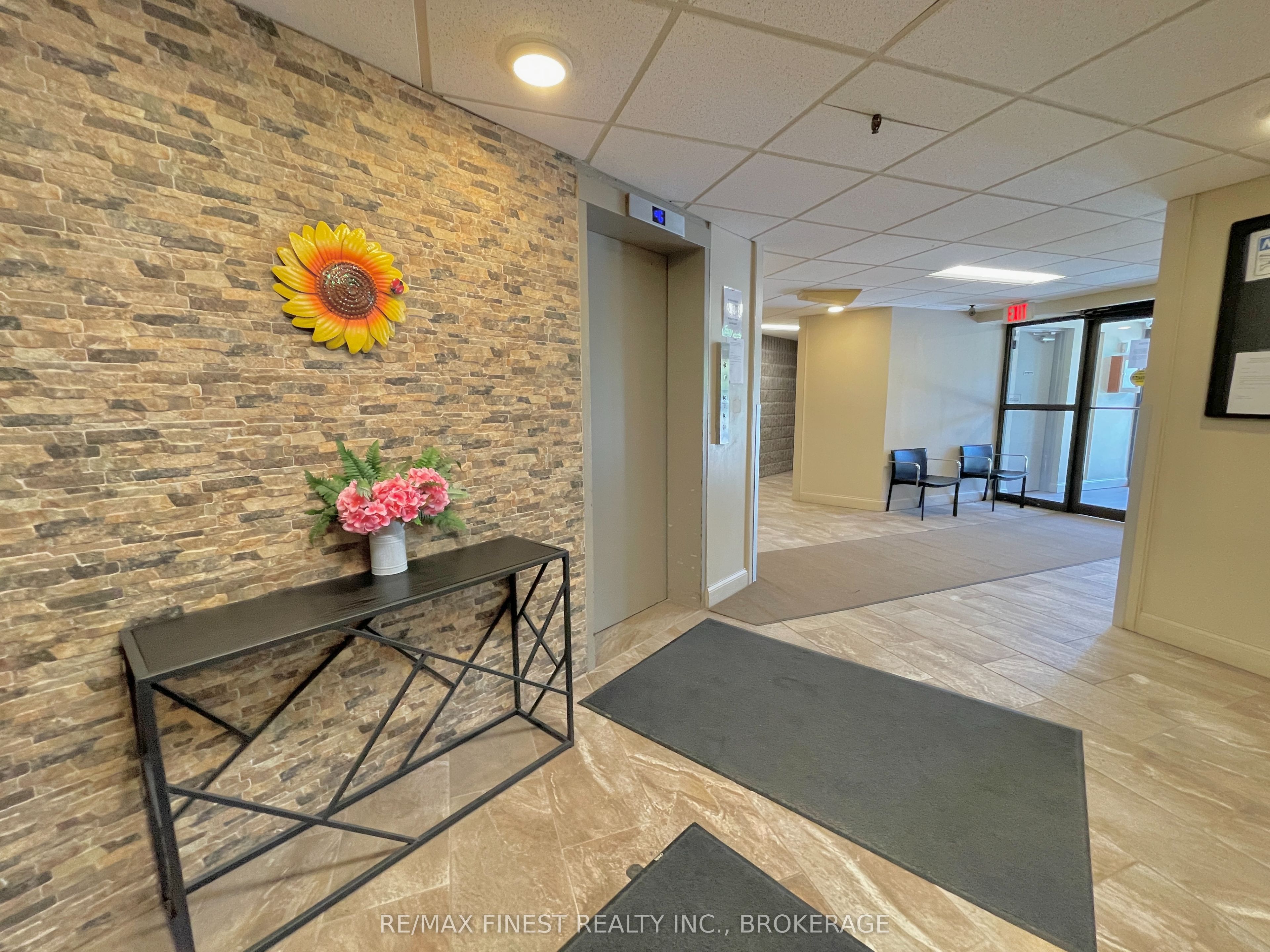 17 Eldon Hall Place 602, Kingston, ON K7M 7H5 photo 5