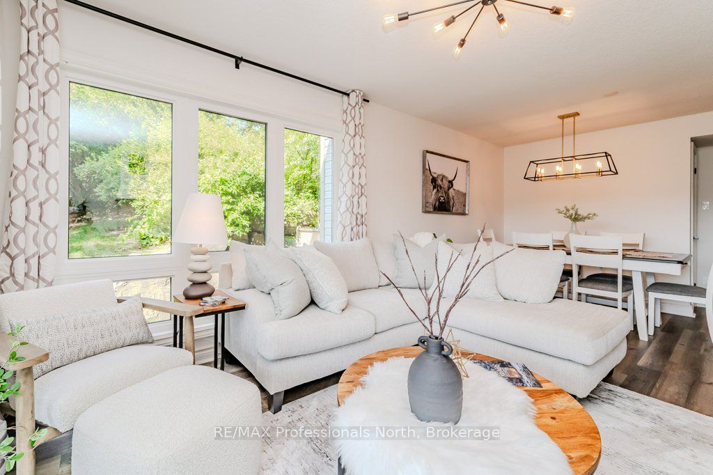 33 Deerhurst Greens 105, Huntsville, ON P1H 2J4