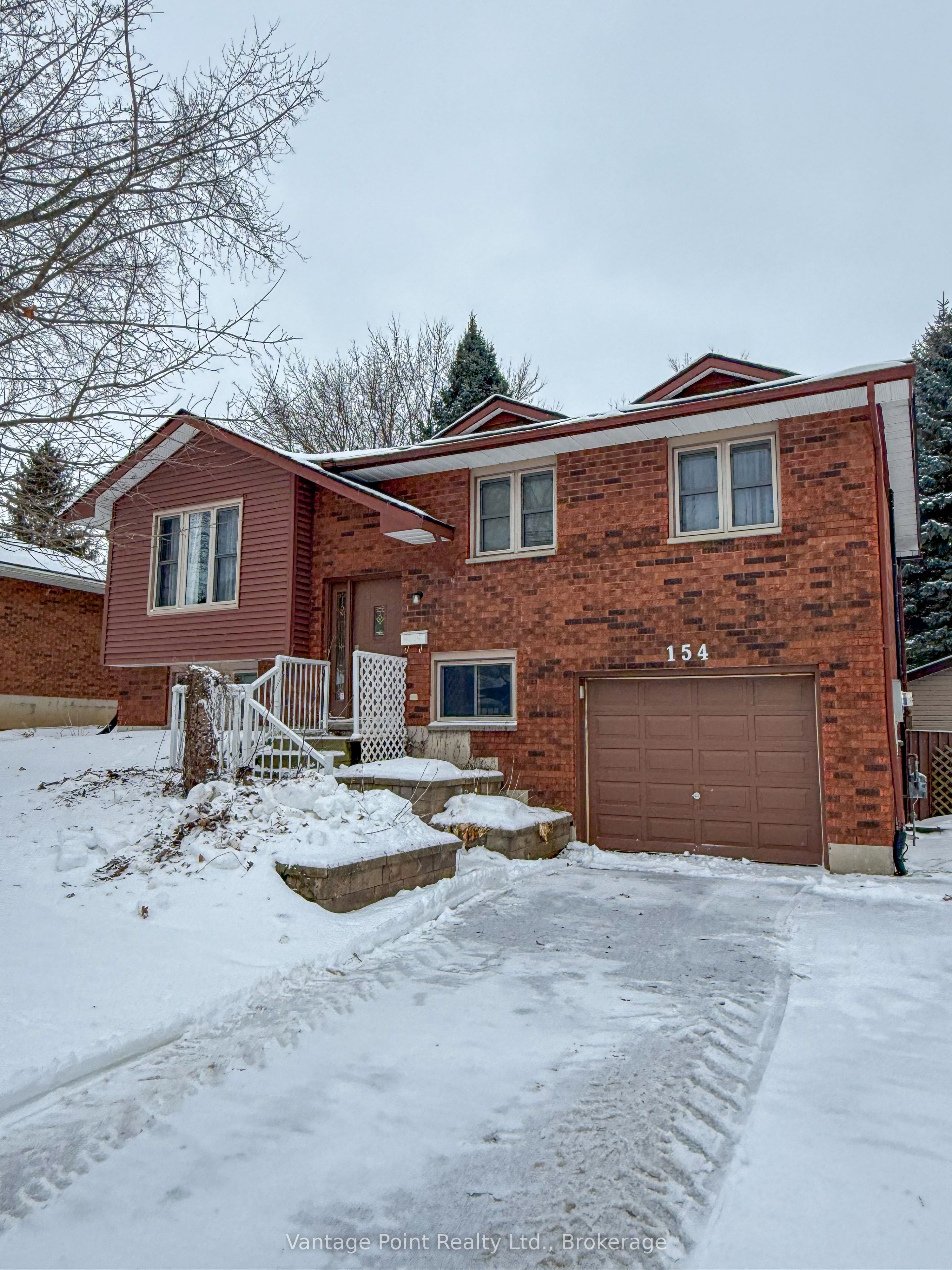 154 15th Ave Close, Hanover, ON N4N 3P8