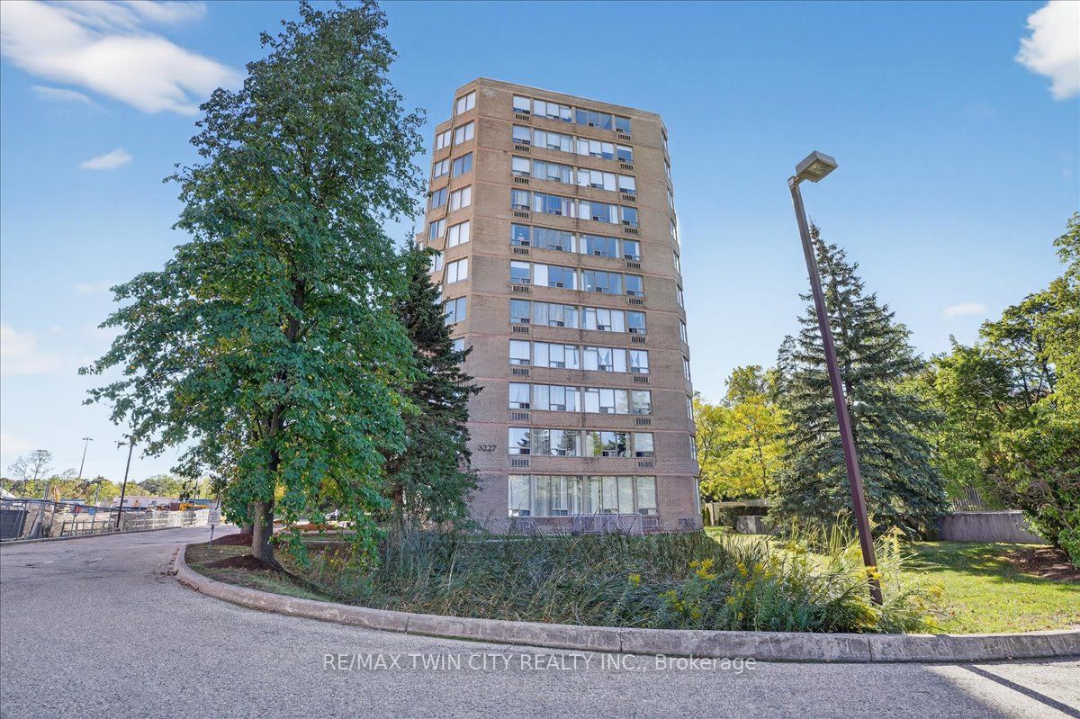 3227 King Street E 506, Kitchener, ON N2A 3Z9 photo 2