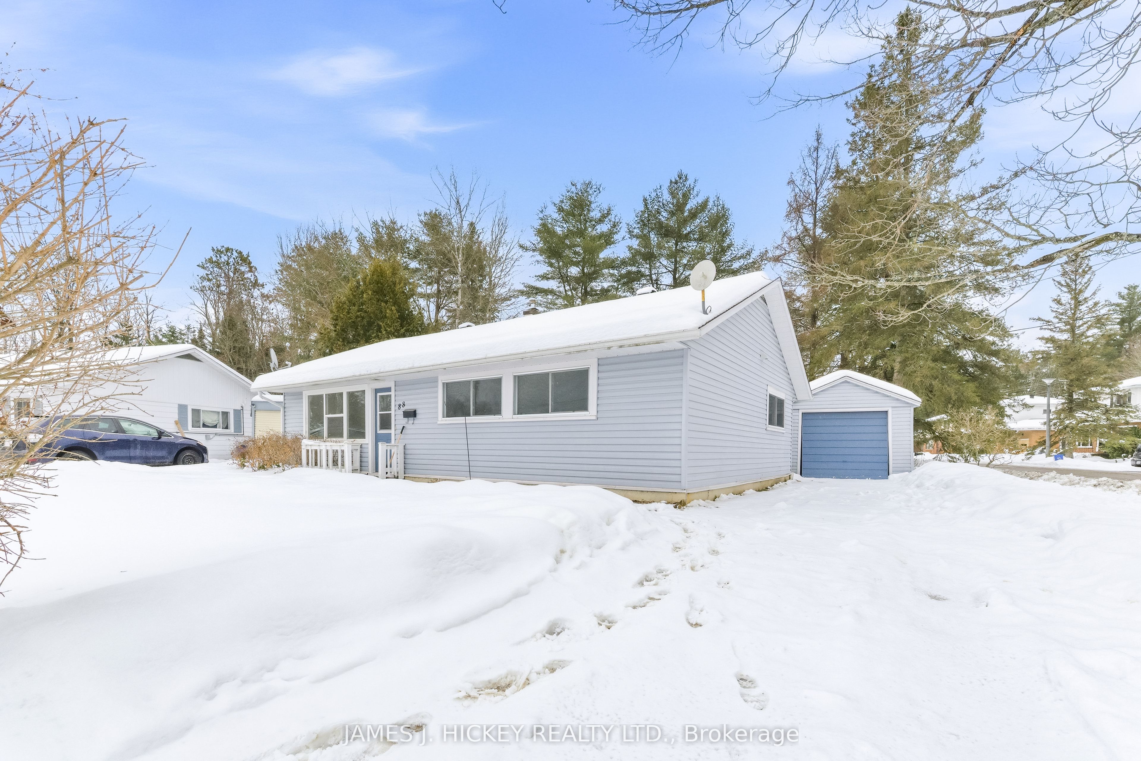88 Glendale Avenue, Deep River, ON K0J 1P0