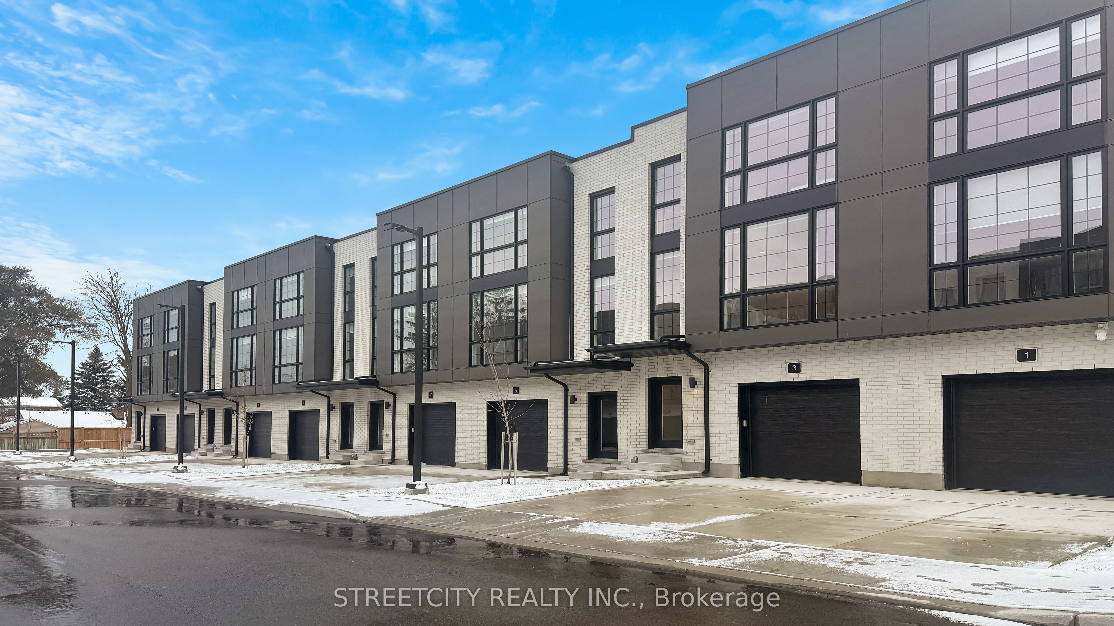 2500 MAIN Street 8, London South, ON N6P 1T5