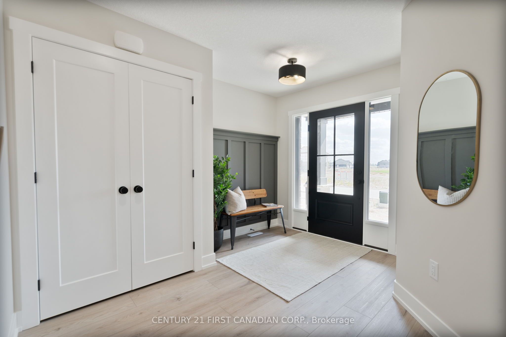 5 Doerr Court, North Middlesex, ON N0M 1A0 photo 3