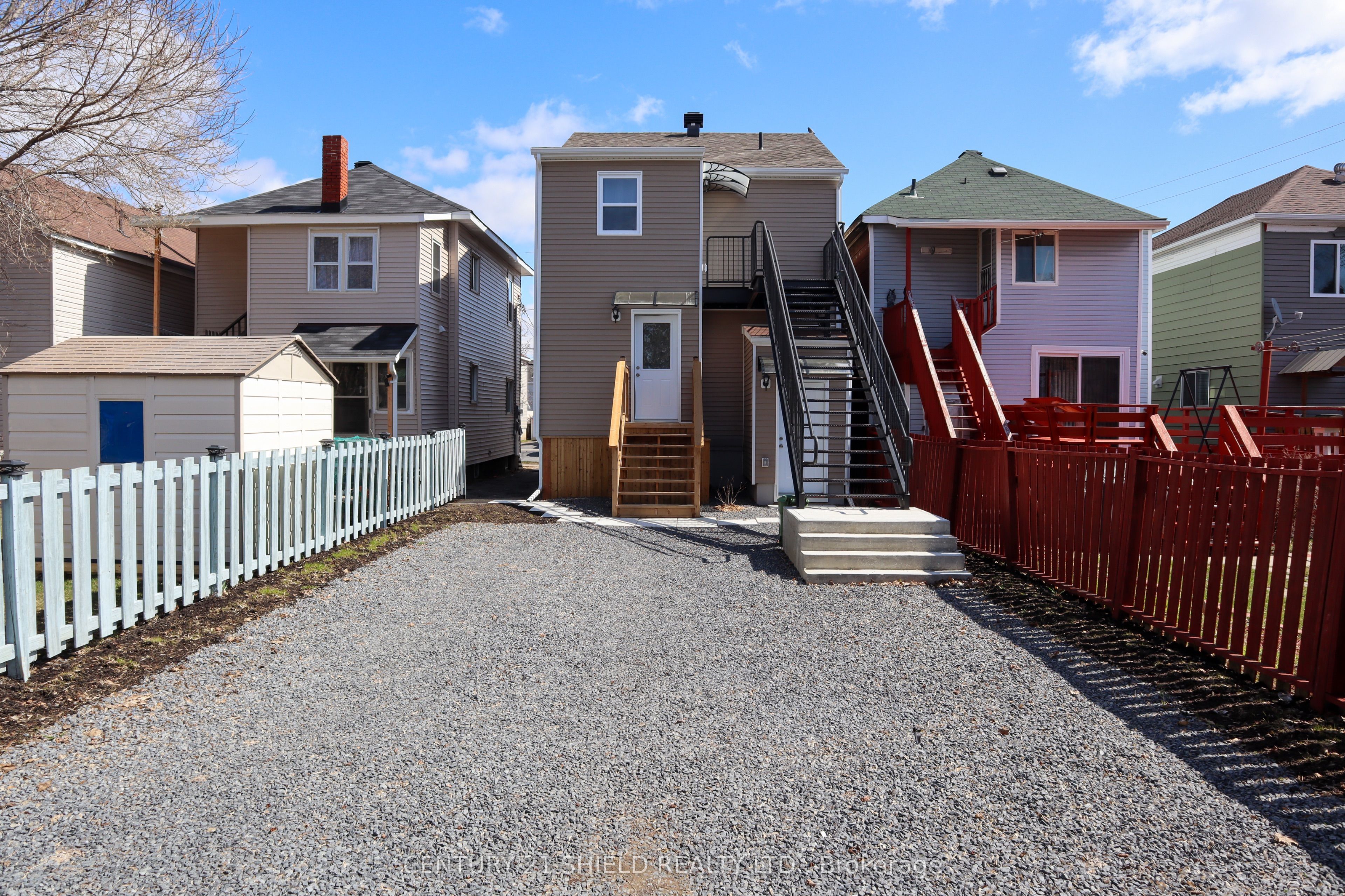 228-228A Carleton Street, Cornwall, ON K6H 4X4 photo 3
