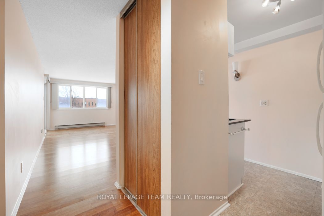 6532 Bilberry Drive 205, Orleans - Convent Glen and Area, ON K1C 4N9 photo 3