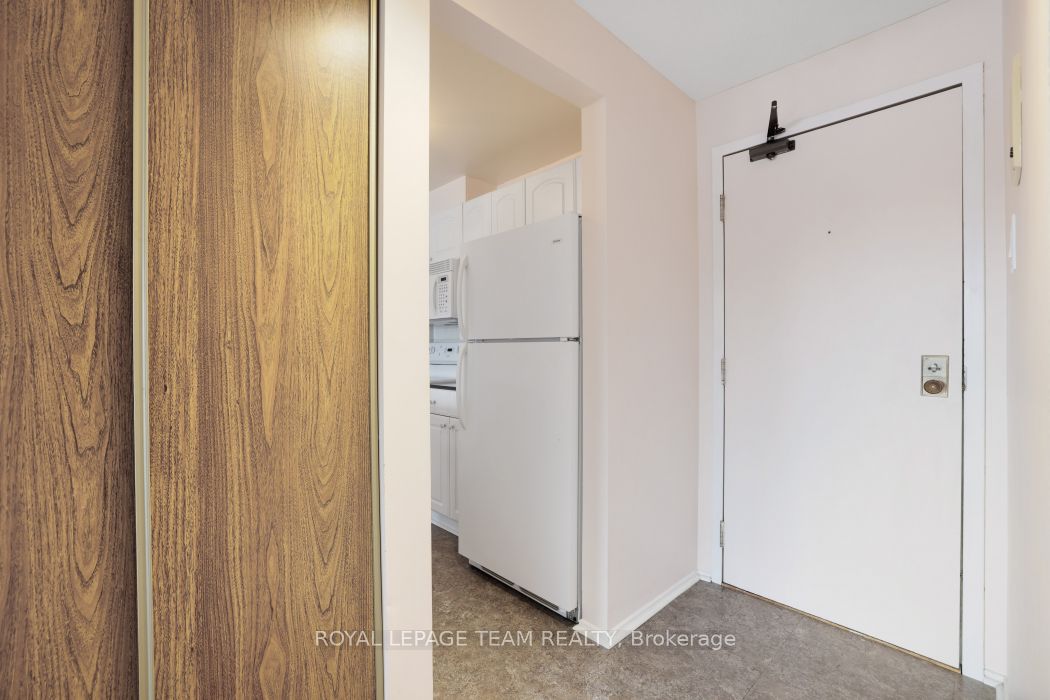 6532 Bilberry Drive 205, Orleans - Convent Glen and Area, ON K1C 4N9 photo 4