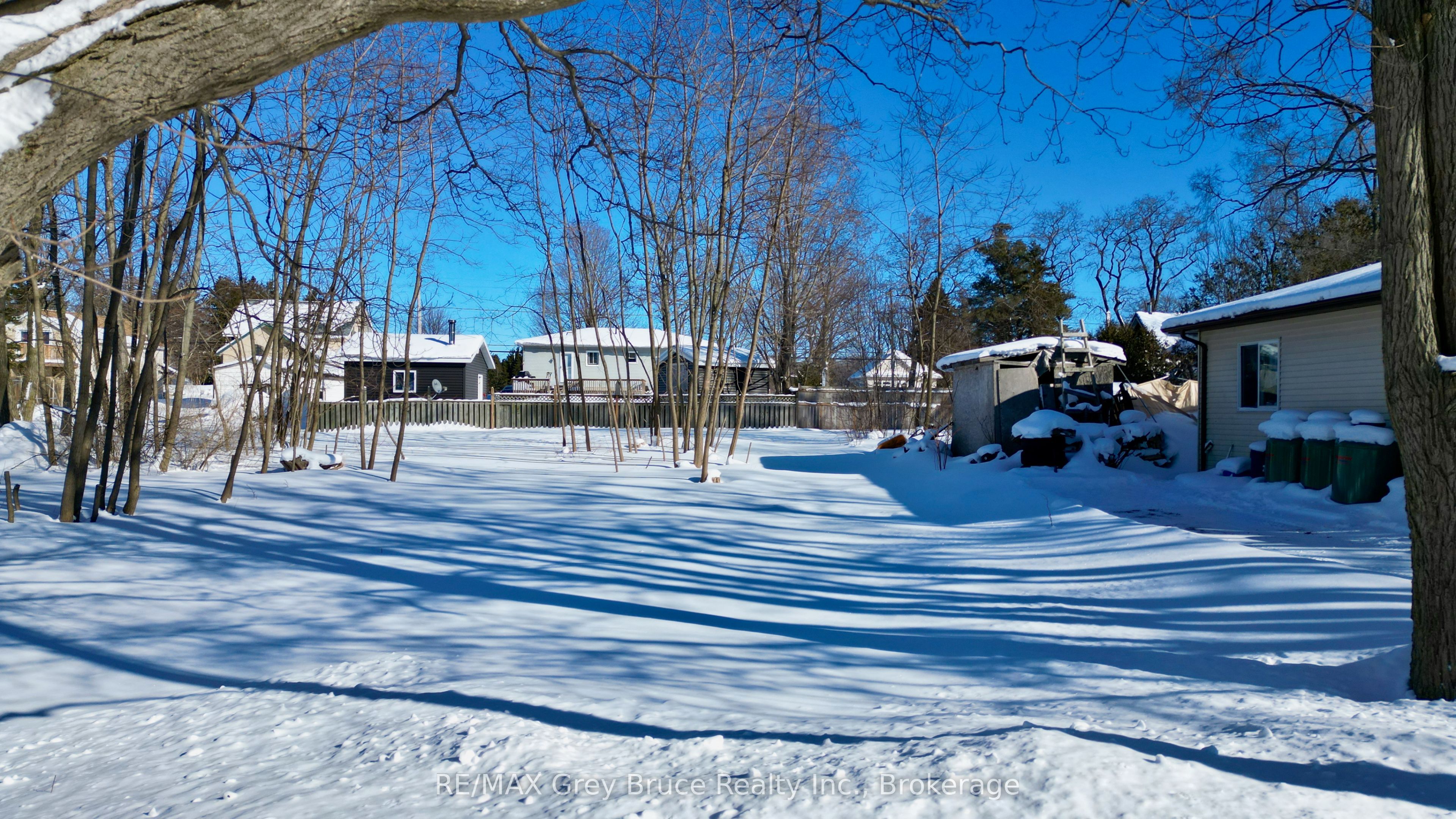 15 Tackabury Street, Northern Bruce Peninsula, ON N0H 1W0 photo 2