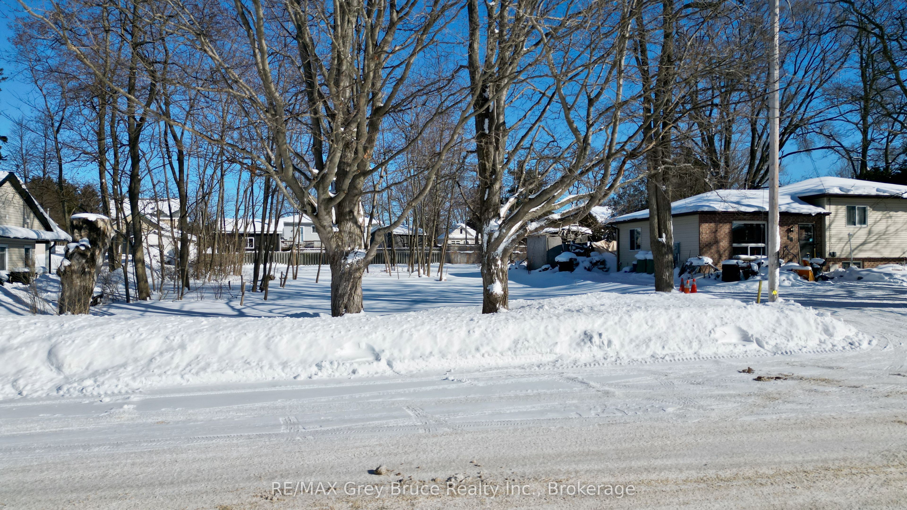 15 Tackabury Street, Northern Bruce Peninsula, ON N0H 1W0 photo 4