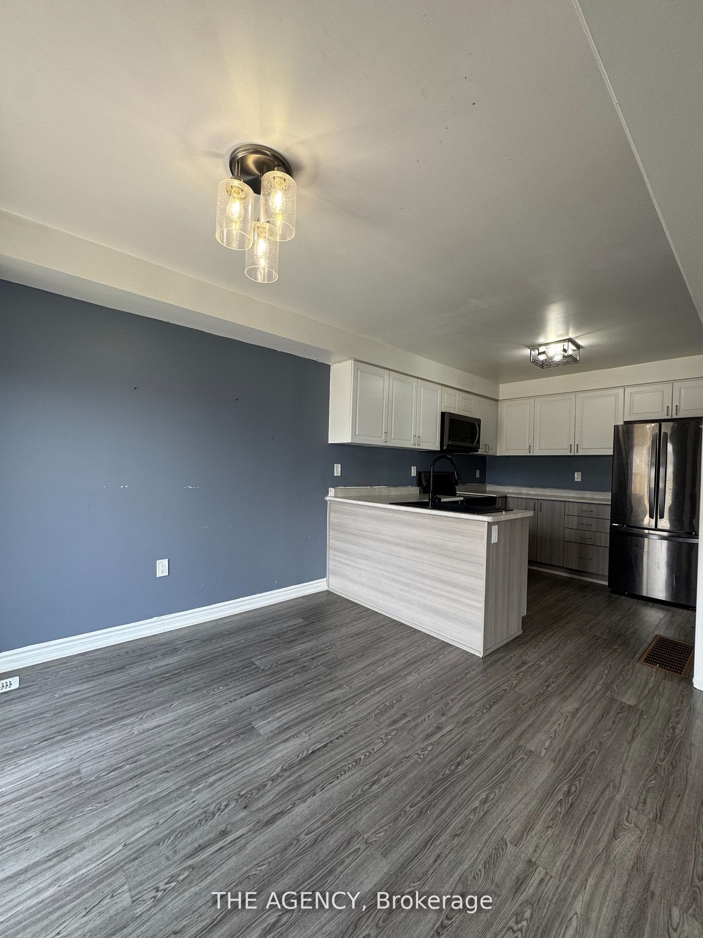 22 TODD Crescent, Southgate, ON N0C 1B0 photo 3