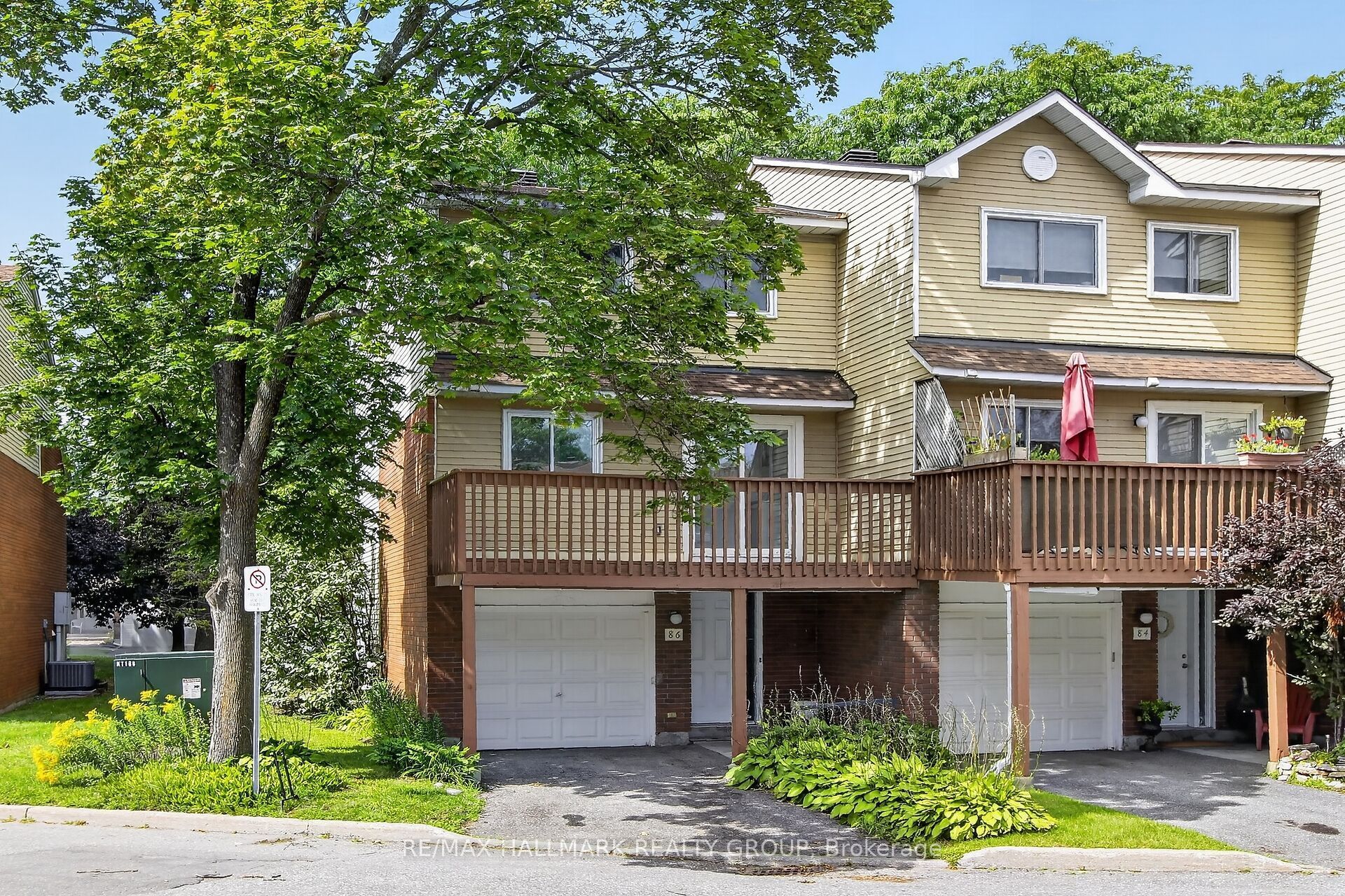 86 Esterlawn Private 7, McKellar Heights - Glabar Park and Area, ON K2A 4C1