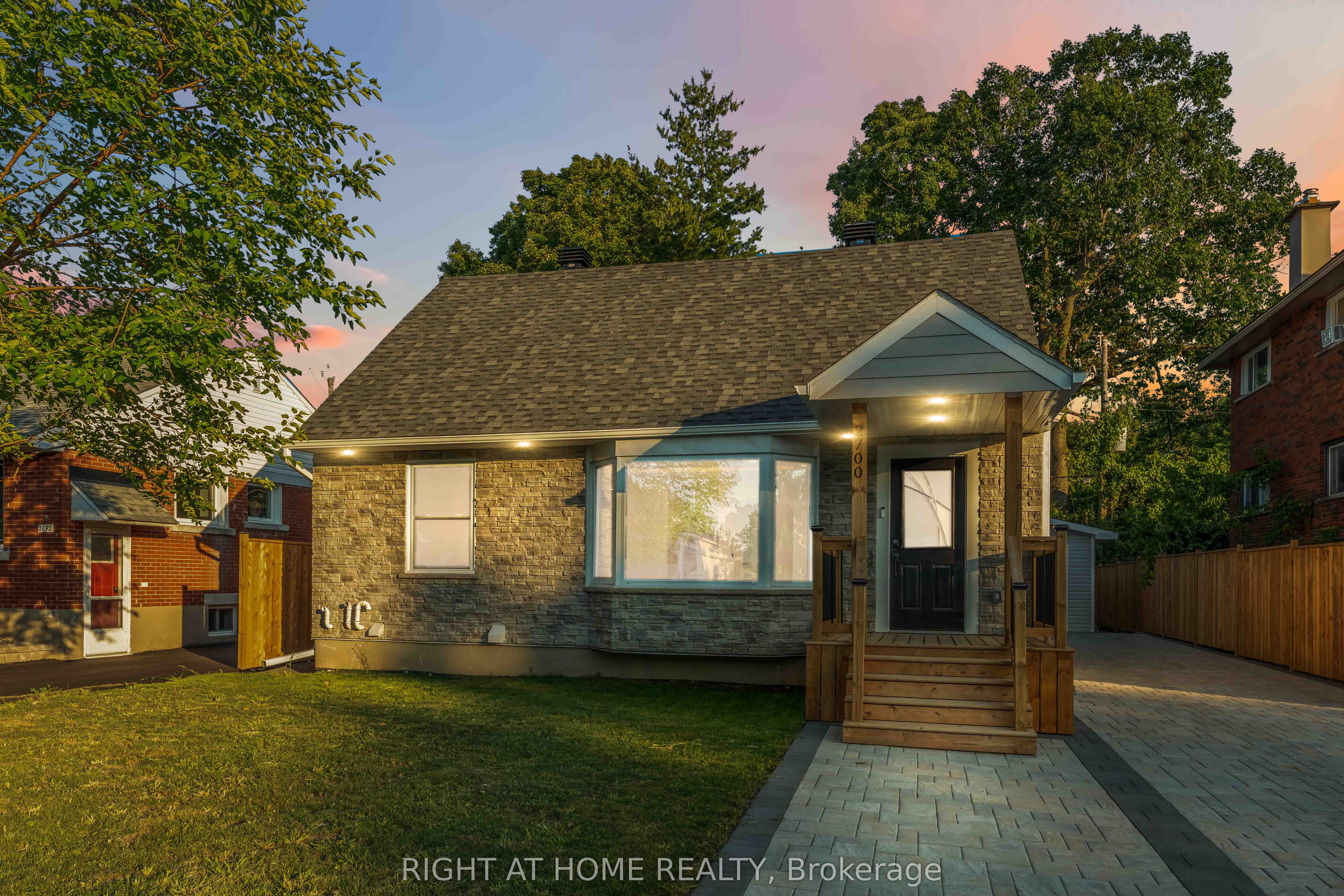 2700 PRISCILLA Street, Britannia - Lincoln Heights and Area, ON K2B 7E2 photo 2