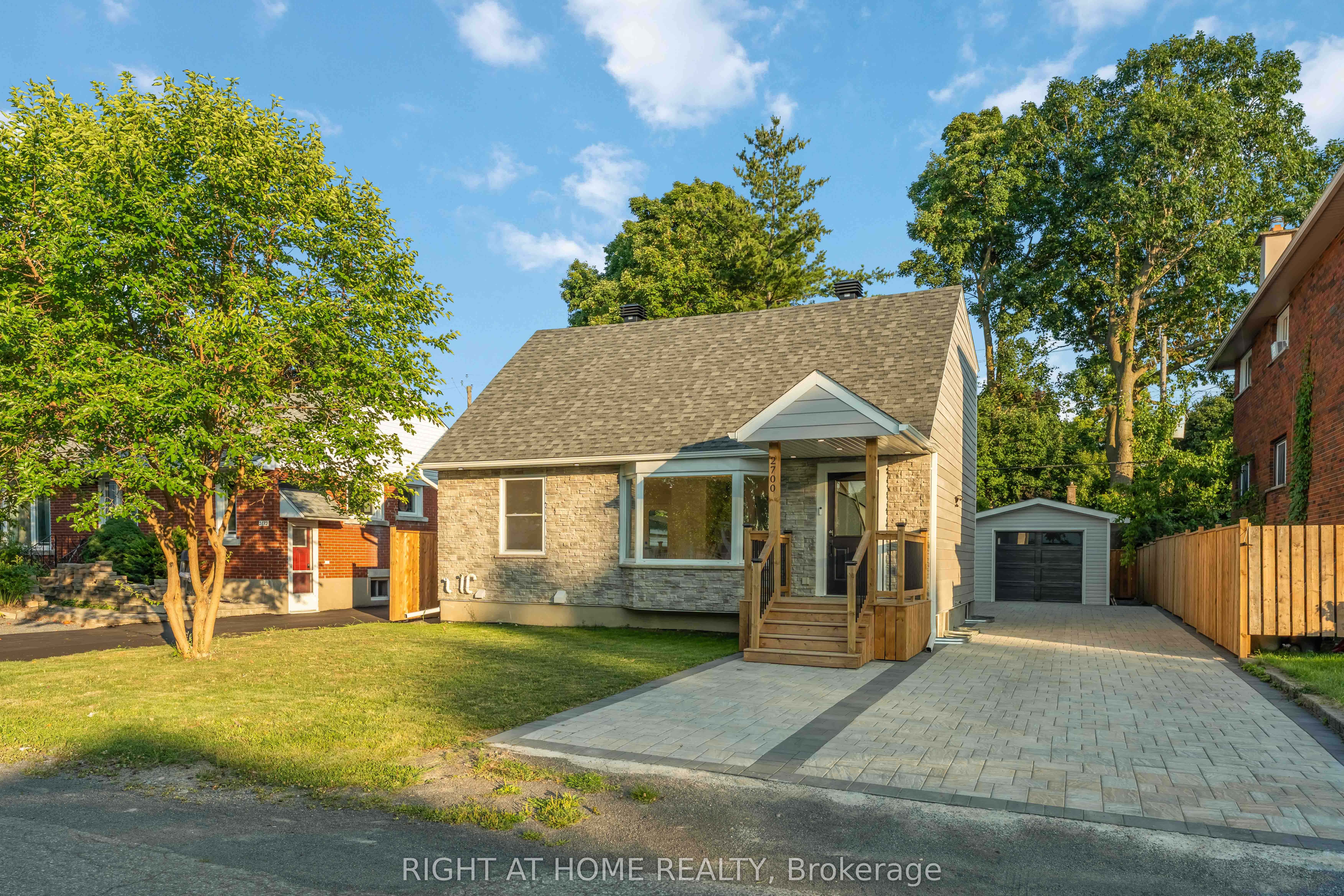 2700 PRISCILLA Street, Britannia - Lincoln Heights and Area, ON K2B 7E2 photo 3