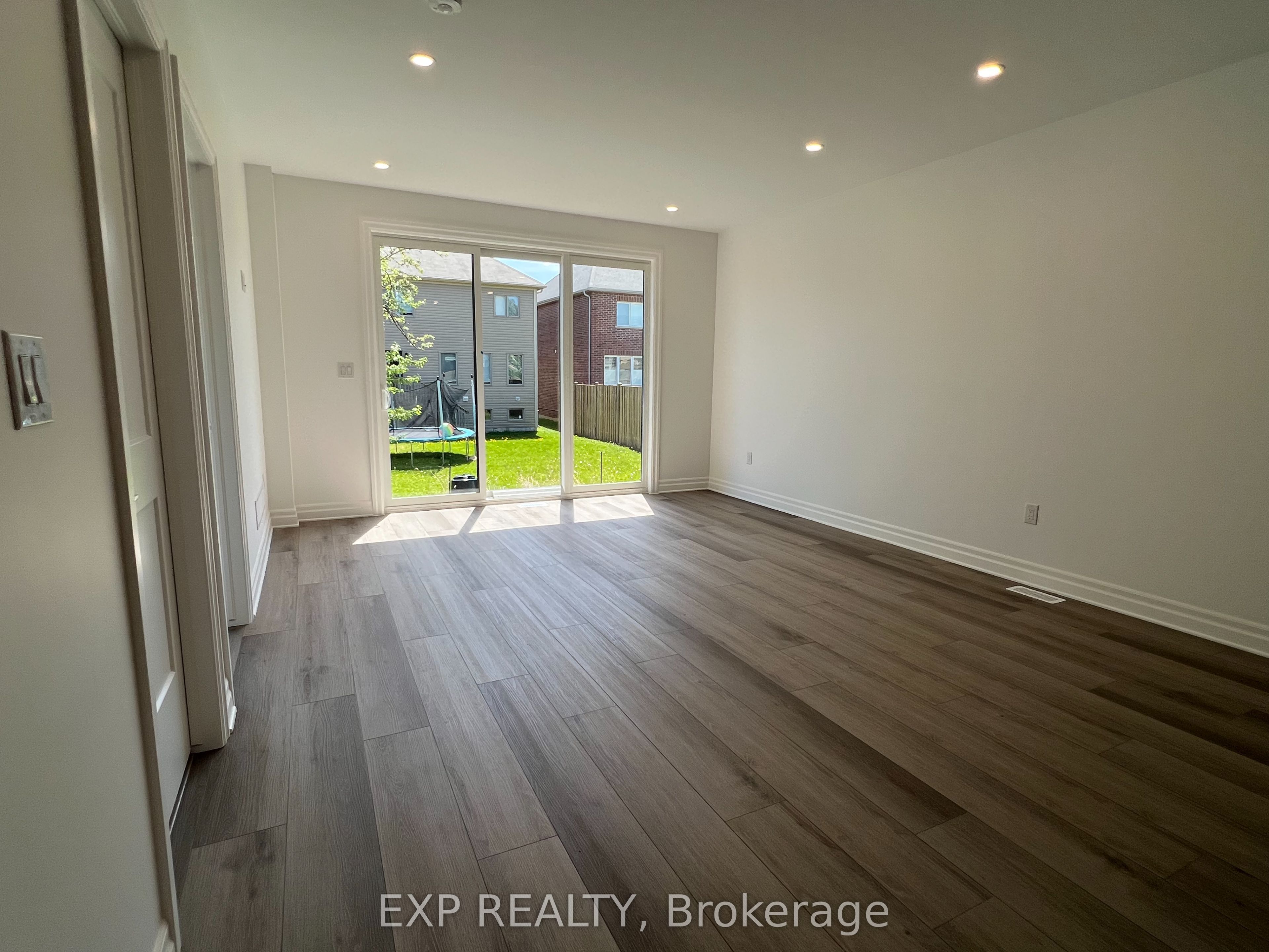 7532 Splendour Drive Main, Niagara Falls, ON L2H 3V9 photo 4